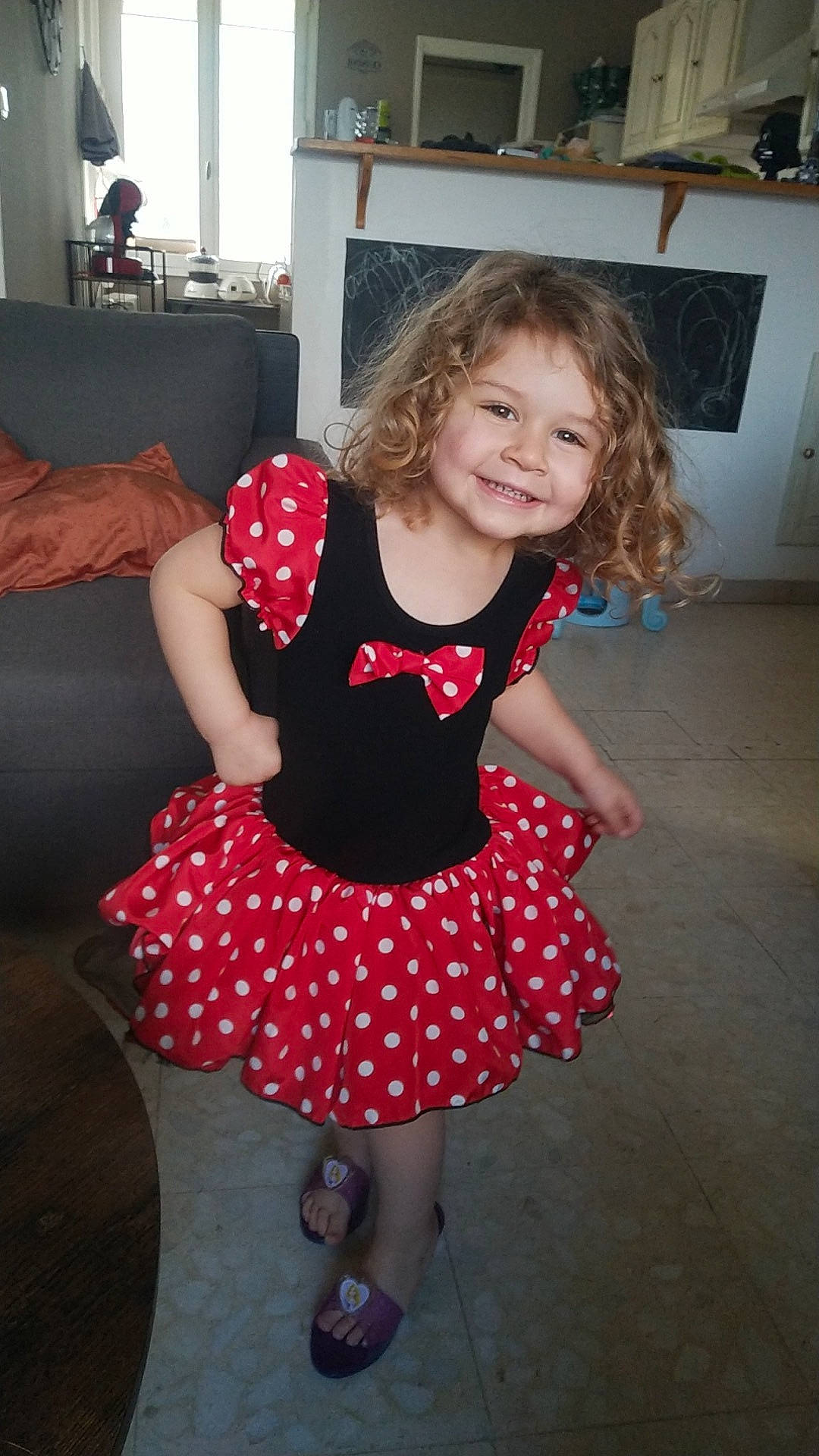 Gaëlle a rejoint le concours — aidez-le/la à gagner de superbes lots ! baby_toddler_clothing, day_dress, event, eye, flash_photography, flooring, fun, hairstyle, happy, head, human_leg, joy, magenta, one_piece_garment, pattern, person, pink, shoulder, skin, smile