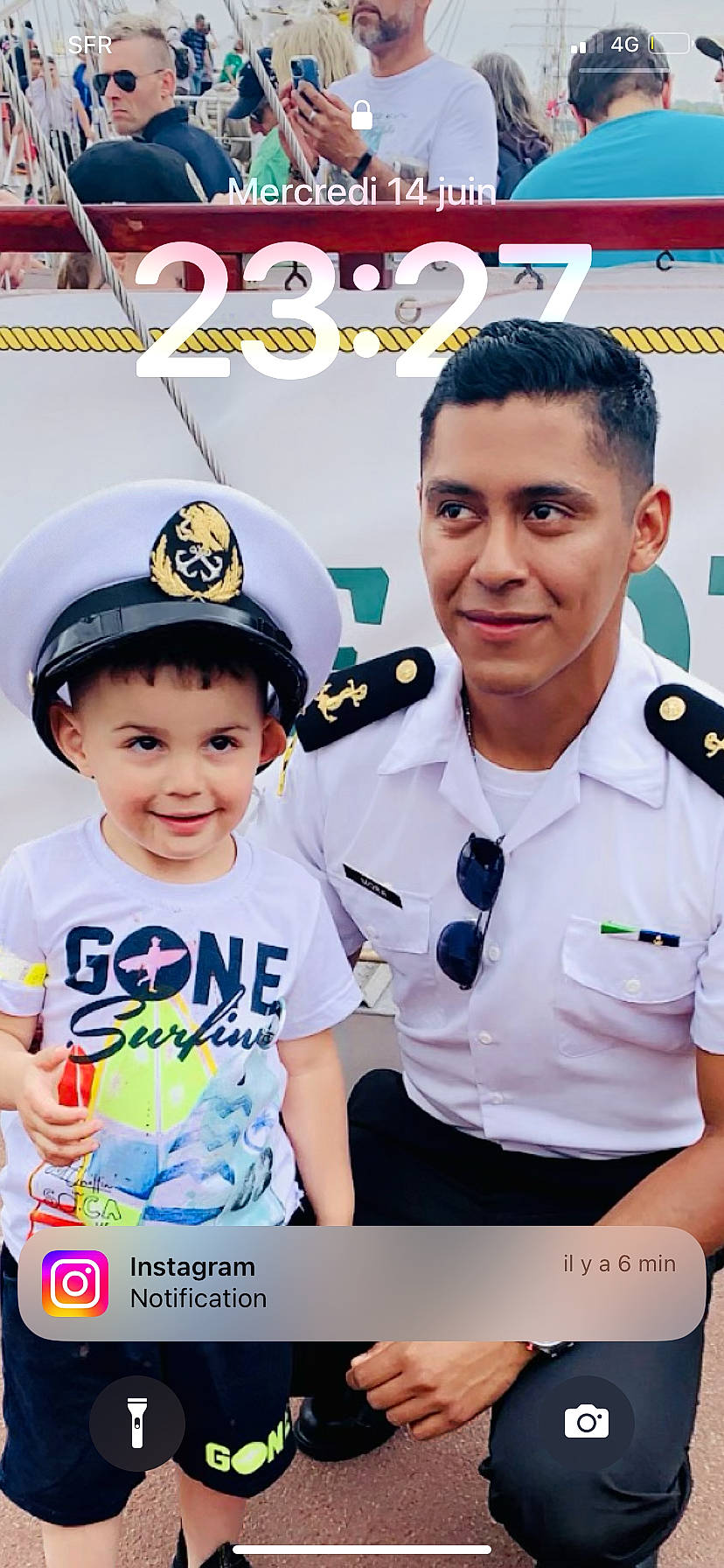 Axel participe au concours pour gagner de l'argent avec cette photo : baseball_cap, cap, competition_event, electric_blue, event, facial_expression, fun, gesture, happy, joy, logo, military_person, non_commissioned_officer, official, person, recreation, smile, t_shirt, team, tie