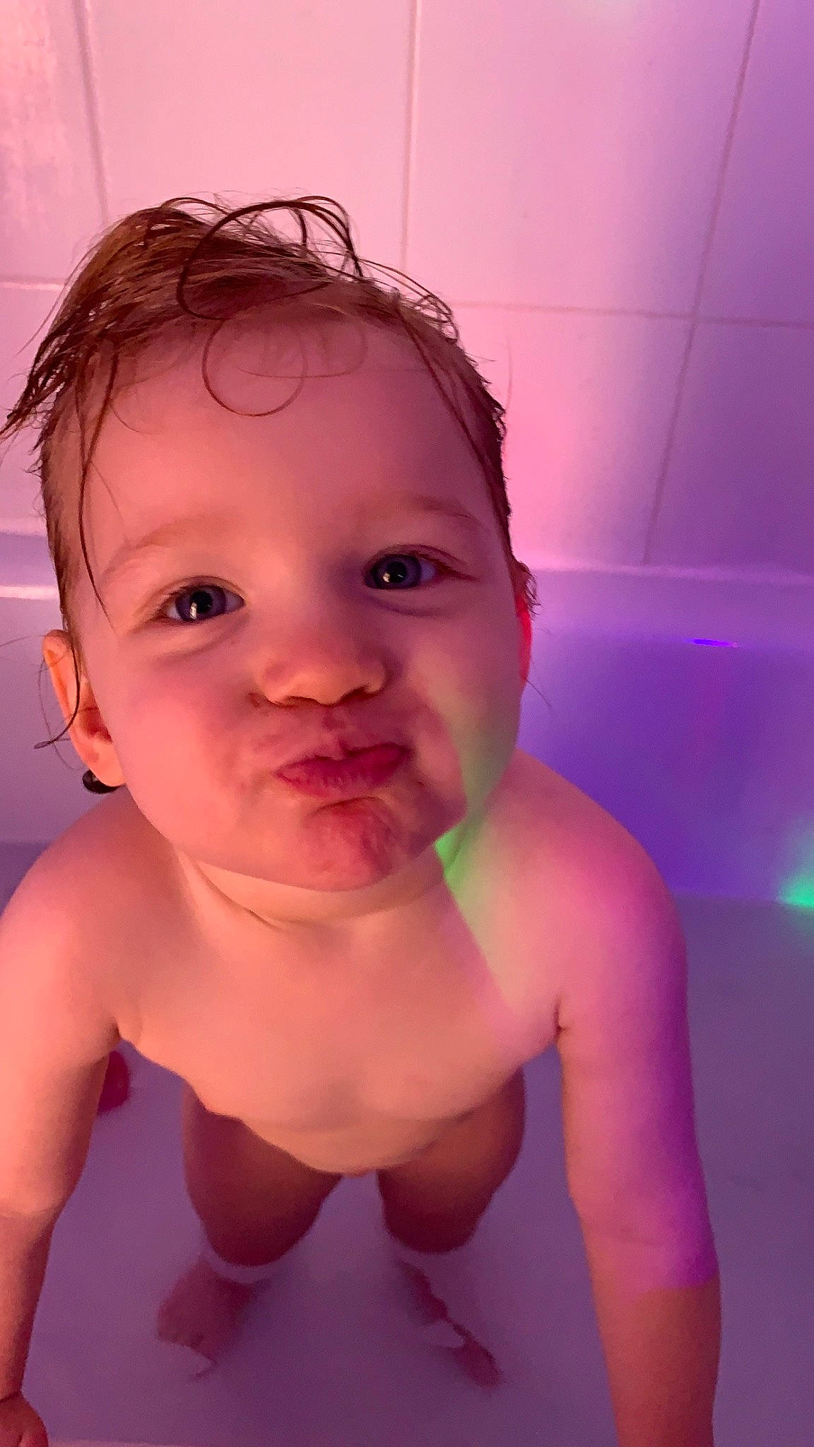 Leslie participe au concours pour gagner de l'argent avec cette photo : cheek, chin, ear, eye, eyebrow, eyelash, flash_photography, forehead, hair, human_body, jaw, joint, lip, mouth, muscle, neck, nose, person, shoulder, skin