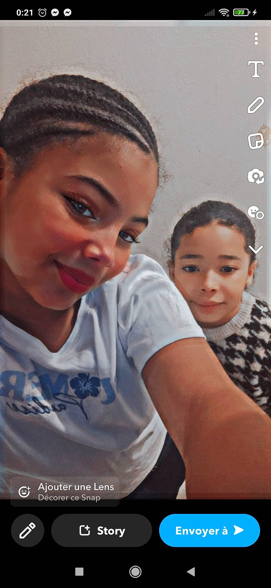 Lea a rejoint le concours — aidez-le/la à gagner de superbes lots ! cheek, chin, cornrows, eye, eyebrow, eyelash, face, forehead, fun, gesture, hair, hairstyle, happy, head, iris, joy, neck, nose, organ, person