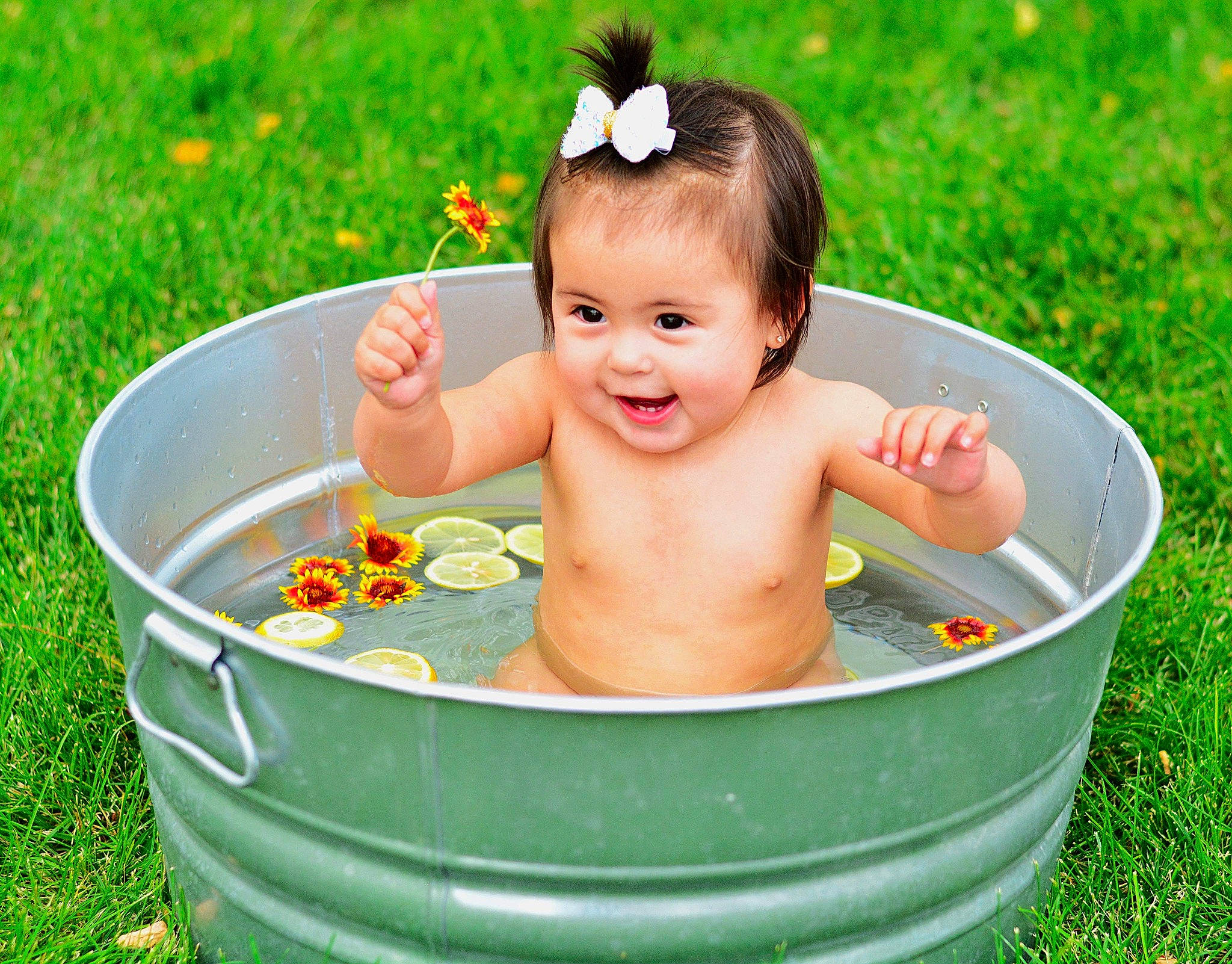 Katniss is registered to the contest to win money with this photo: baby, baby_bathing, baby_products, bathing, bathtub, child, flower, fluid, fun, grass, green, happy, leisure, people_in_nature, person, plant, recreation, smile, summer, toddler