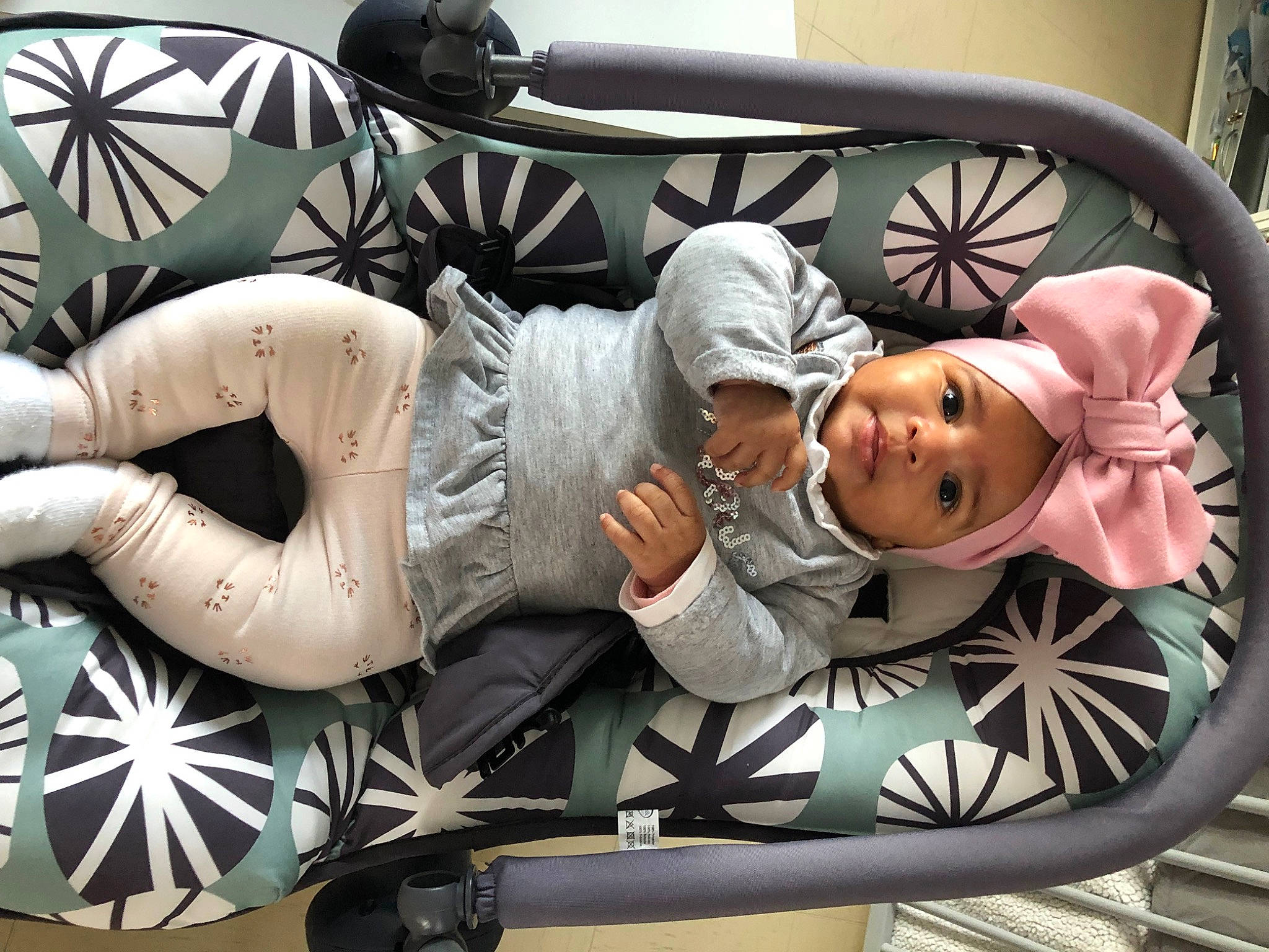 Malya participe au concours pour gagner de l'argent avec cette photo : advertising, art, auto_part, automotive_design, baby_products, eyewear, font, graphics, hat, headwear, jewellery, person, smile, snapshot, toddler, transport, tree, vehicle_door, visual_arts