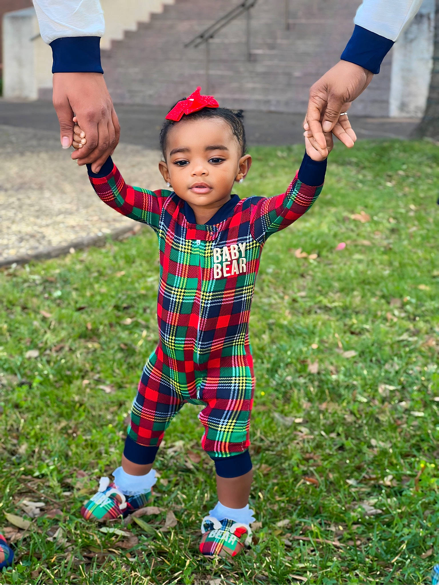 Mailuhv is registered to the contest to win money with this photo: arm, child, community, finger, fun, gesture, grass, grassland, hand, happy, lawn, leisure, meadow, people_in_nature, person, plaid, plant, recreation, tartan, toddler