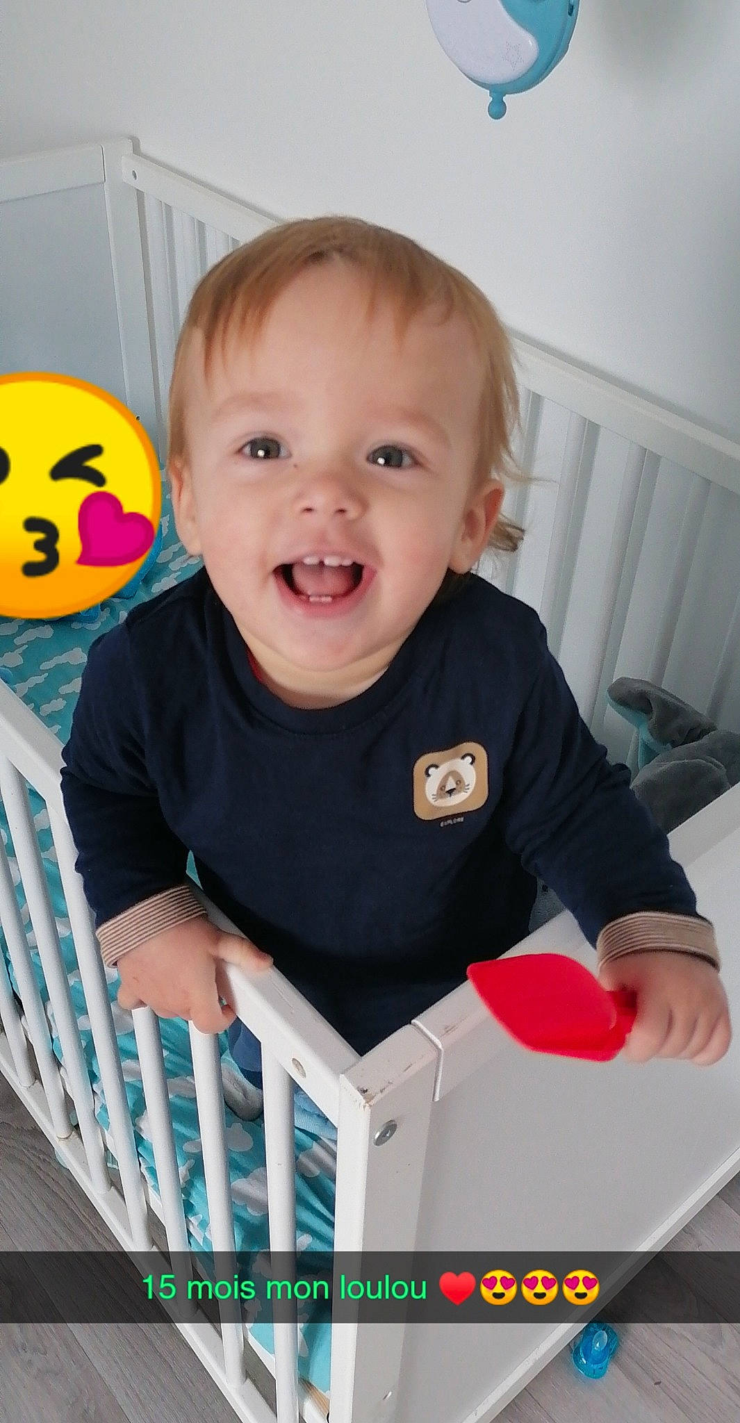 Lorenzo participe au concours pour gagner de l'argent avec cette photo : baby, baby_playing_with_toys, baby_toddler_clothing, beauty, cheek, child, chin, eye, face, facial_expression, fun, happy, iris, mouth, person, sitting, skin, sleeve, smile, t_shirt