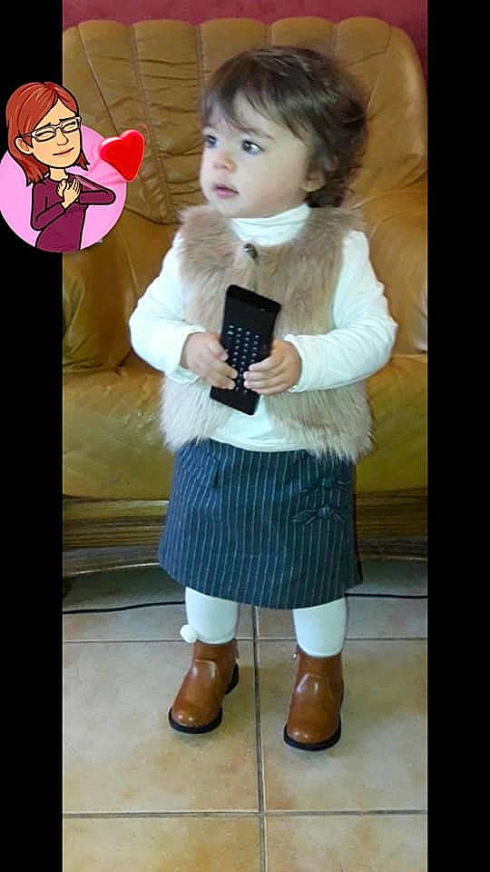 Faustine participe au concours pour gagner de l'argent avec cette photo : child, clothing, costume, fun, fur, girl, leg, outerwear, person, product, skin, standing, textile, toddler