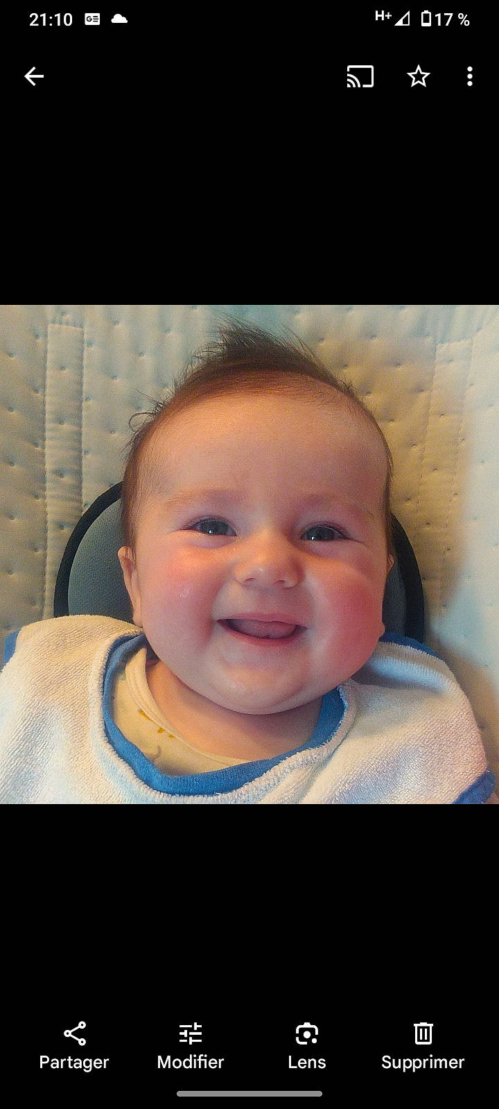 Élisa participe au concours pour gagner de l'argent avec cette photo : baby, baby_toddler_clothing, cheek, child, ear, electric_blue, eye, eyebrow, eyelash, flash_photography, fun, happy, iris, jaw, joy, lip, mouth, nose, person, skin