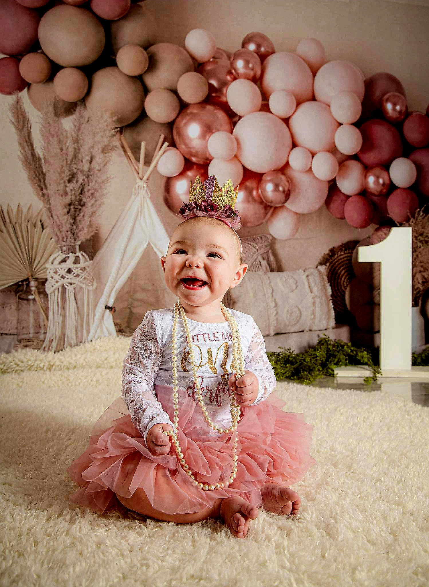 Freyja is registered to the contest to win money with this photo: baby_toddler_clothing, balloon, bridal_clothing, child, dress, embellishment, fashion, flash_photography, fun, grass, happy, headgear, party_supply, person, picture_frame, pink, plant, smile, summer, textile