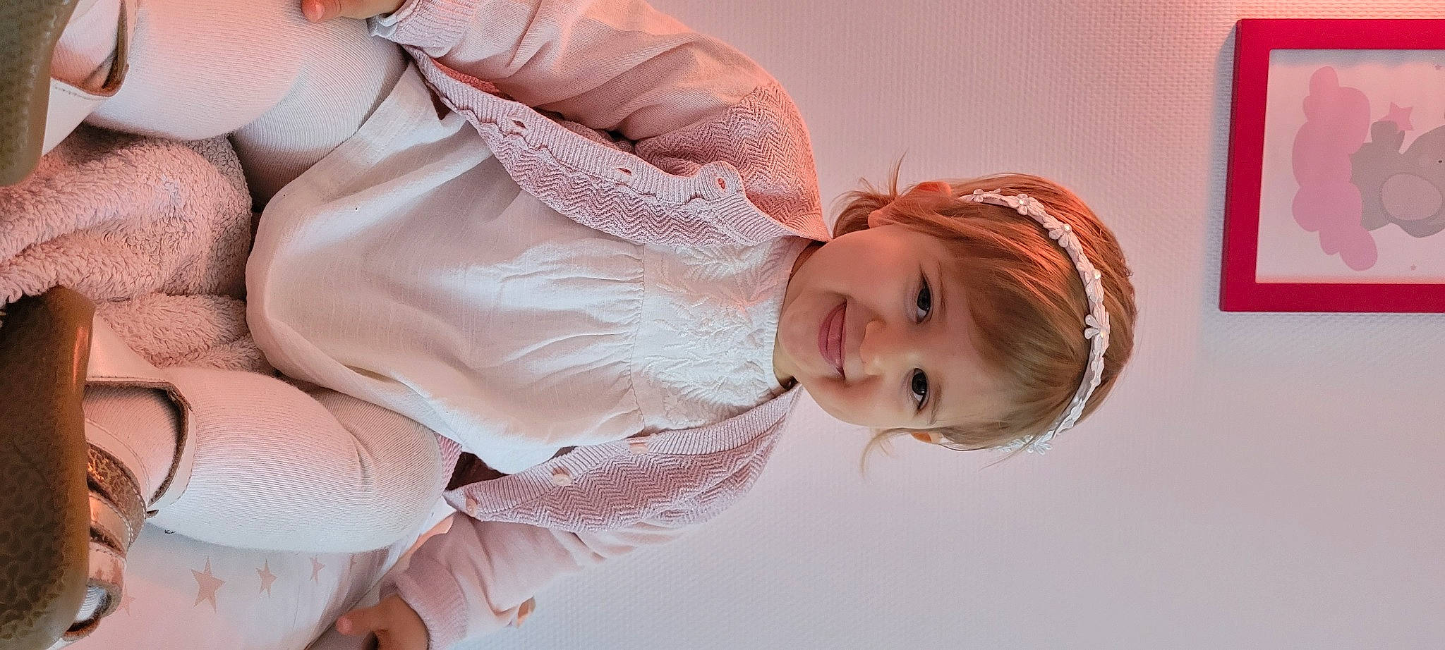 Océane participe au concours pour gagner de l'argent avec cette photo : bridal_accessory, child, dress, eyelash, face, fashion_accessory, flash_photography, gesture, happy, human_body, human_leg, jewellery, joy, lip, neck, peach, person, pink, skin, sleeve