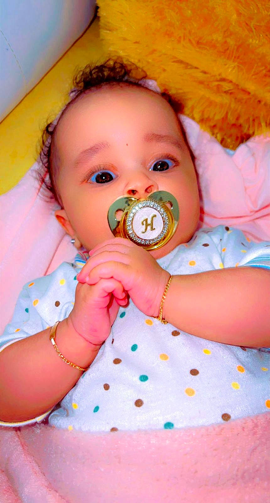 Hadassa Manuel a rejoint le concours — aidez-le/la à gagner de superbes lots ! baby, baby_products, baby_toddler_clothing, cheek, child, clothing, comfort, eye, eyelash, finger, fun, happy, iris, lip, mouth, nose, orange, person, pink, skin