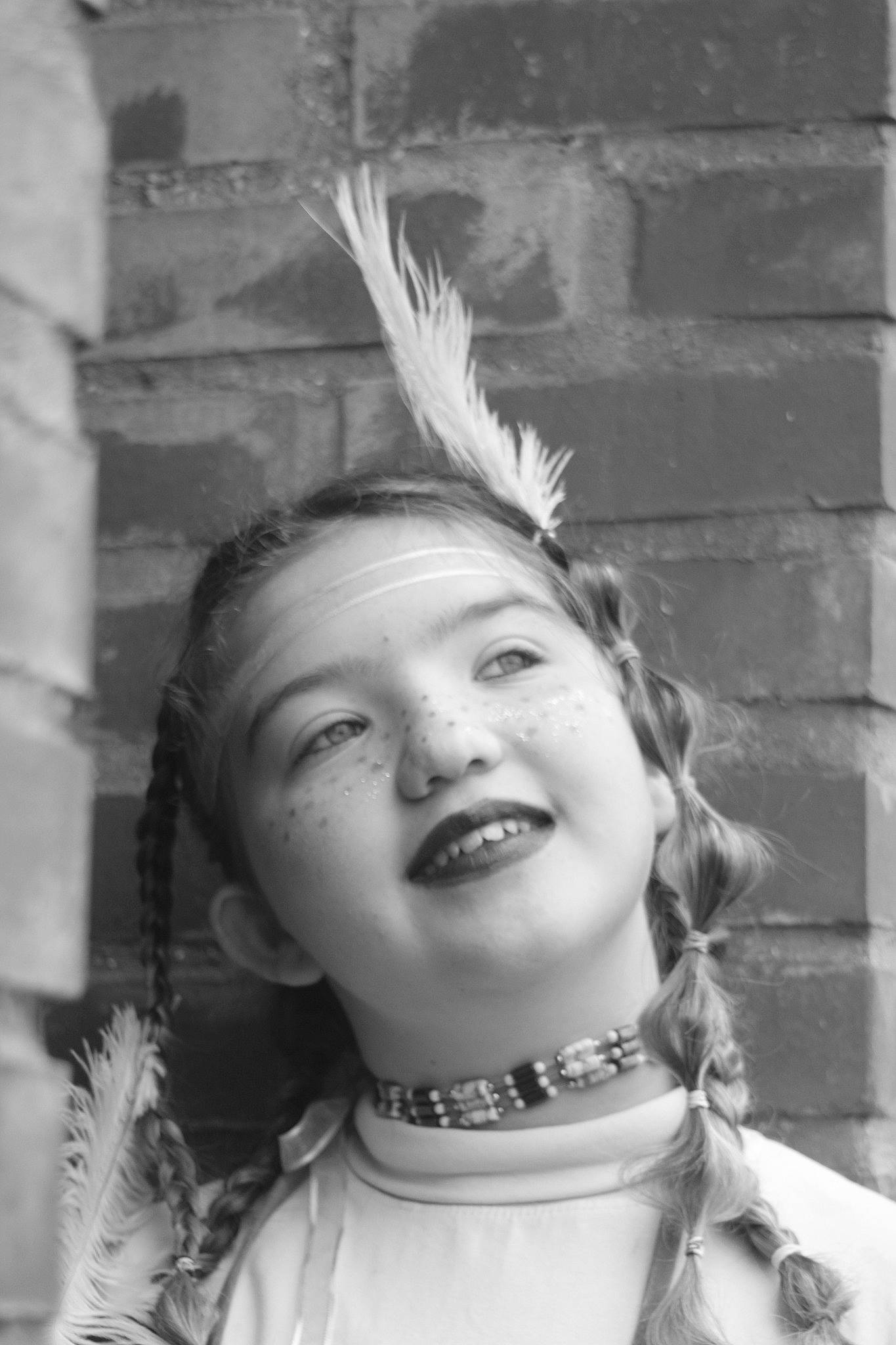 Colombe participe au concours pour gagner de l'argent avec cette photo : black_and_white, monochrome, monochrome_photography, person, photograph, photography, portrait, smile, snapshot, stock_photography, style