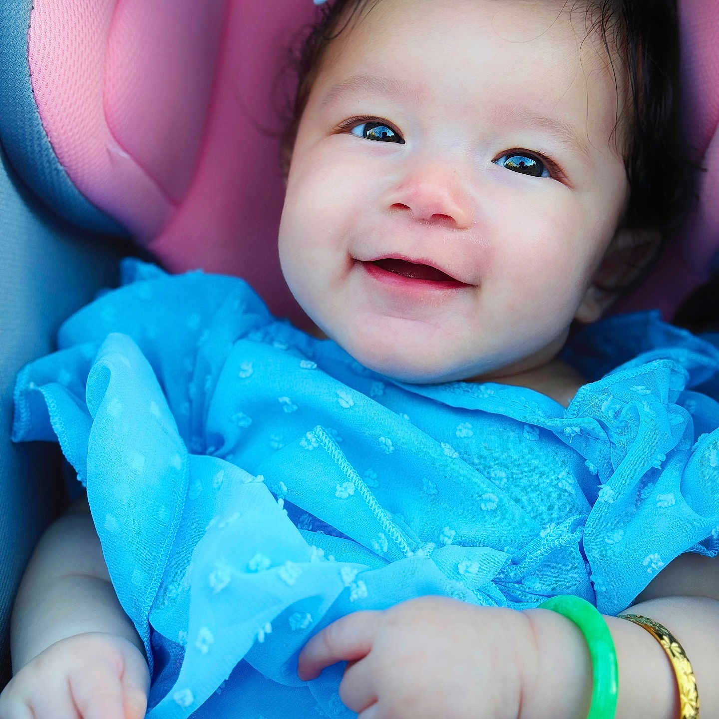 Katia is registered to the contest to win money with this photo: accessory, adorable, apparel, baby, blue_dress, bracelet, child, closeup, cute, face, hand, happy, headband, infant, pink_cushion, portrait, seat, skin, smiling, young