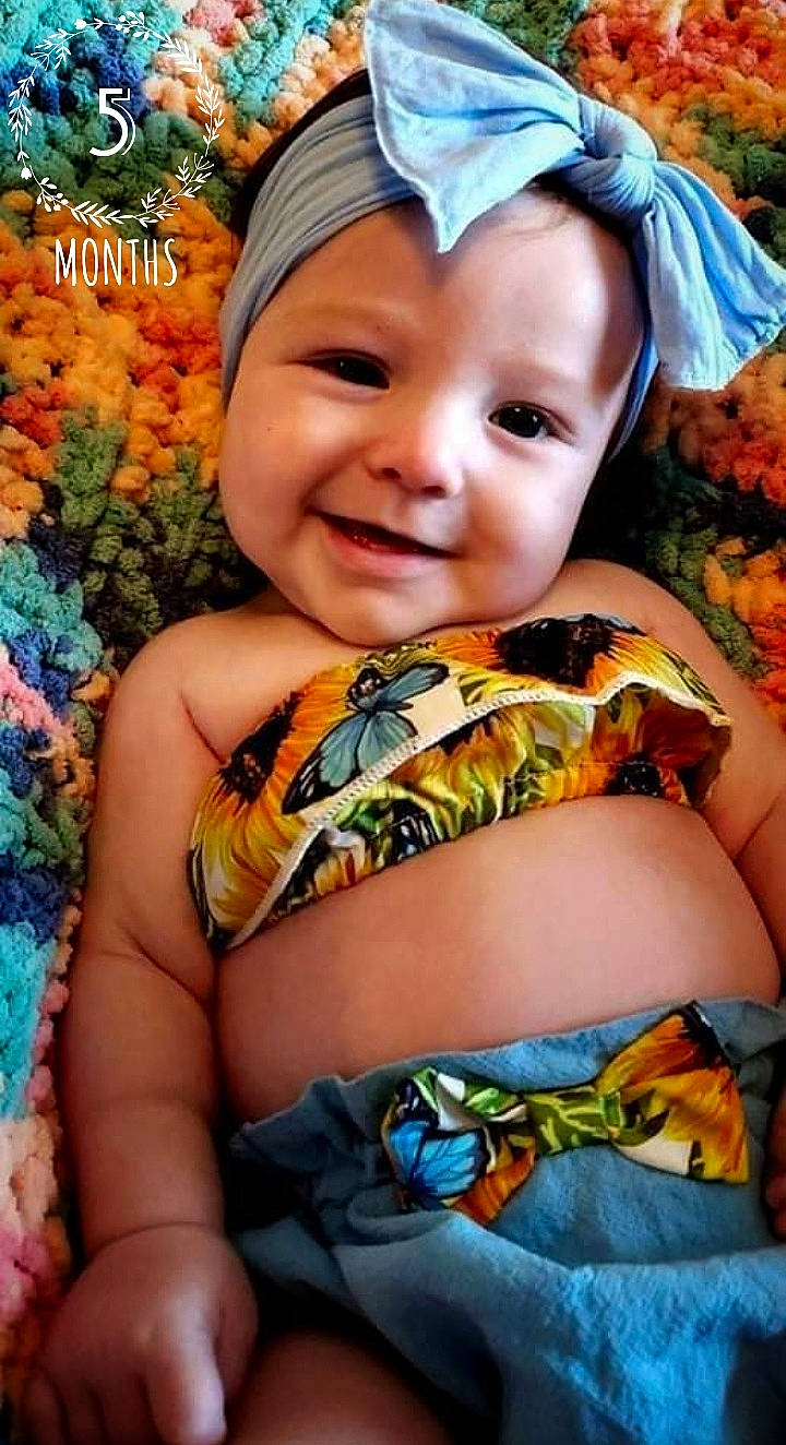 Freya is registered to the contest to win money with this photo: baby, baby_toddler_clothing, calabaza, cap, child, fashion_accessory, finger, fun, grass, green, happy, headwear, insect, joy, leaf, orange, pattern, people_in_nature, person, portrait_photography