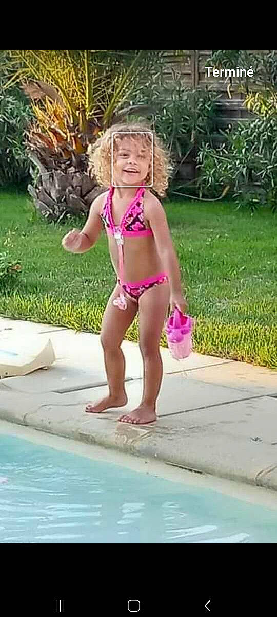 ImaË participe au concours pour gagner de l'argent avec cette photo : barefoot, brassiere, chest, grass, hair, headwear, human_body, joy, leg, leisure, lingerie_top, person, pink, plant, smile, swimming_pool, swimsuit_bottom, swimsuit_top, swimwear, thigh