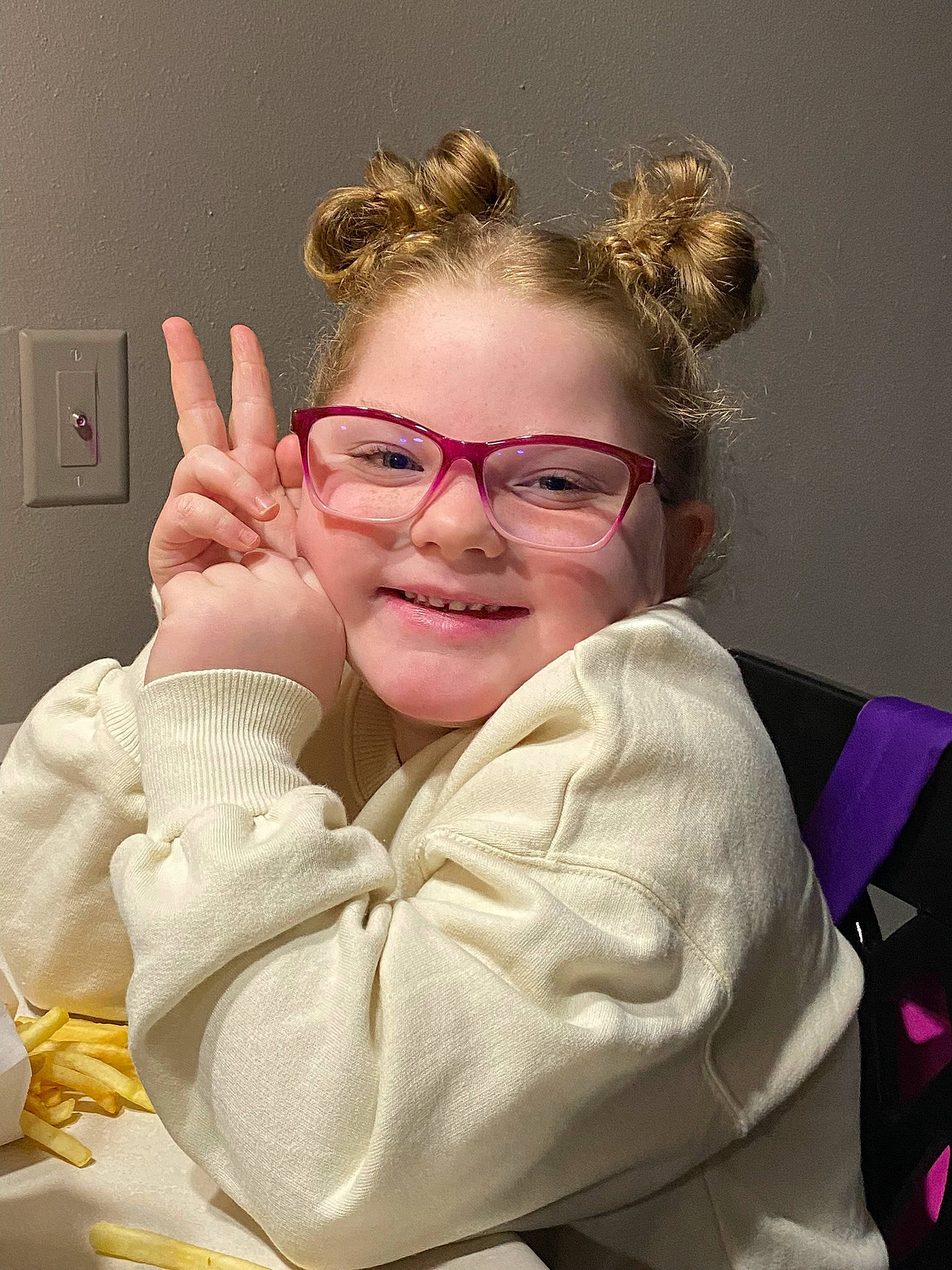 Eliyanah is registered to the contest to win money with this photo: chin, comfort, cool, ear, eye, eyelash, eyewear, facial_expression, flash_photography, gesture, glasses, hand, happy, head, headgear, human_body, joy, outerwear, person, skin