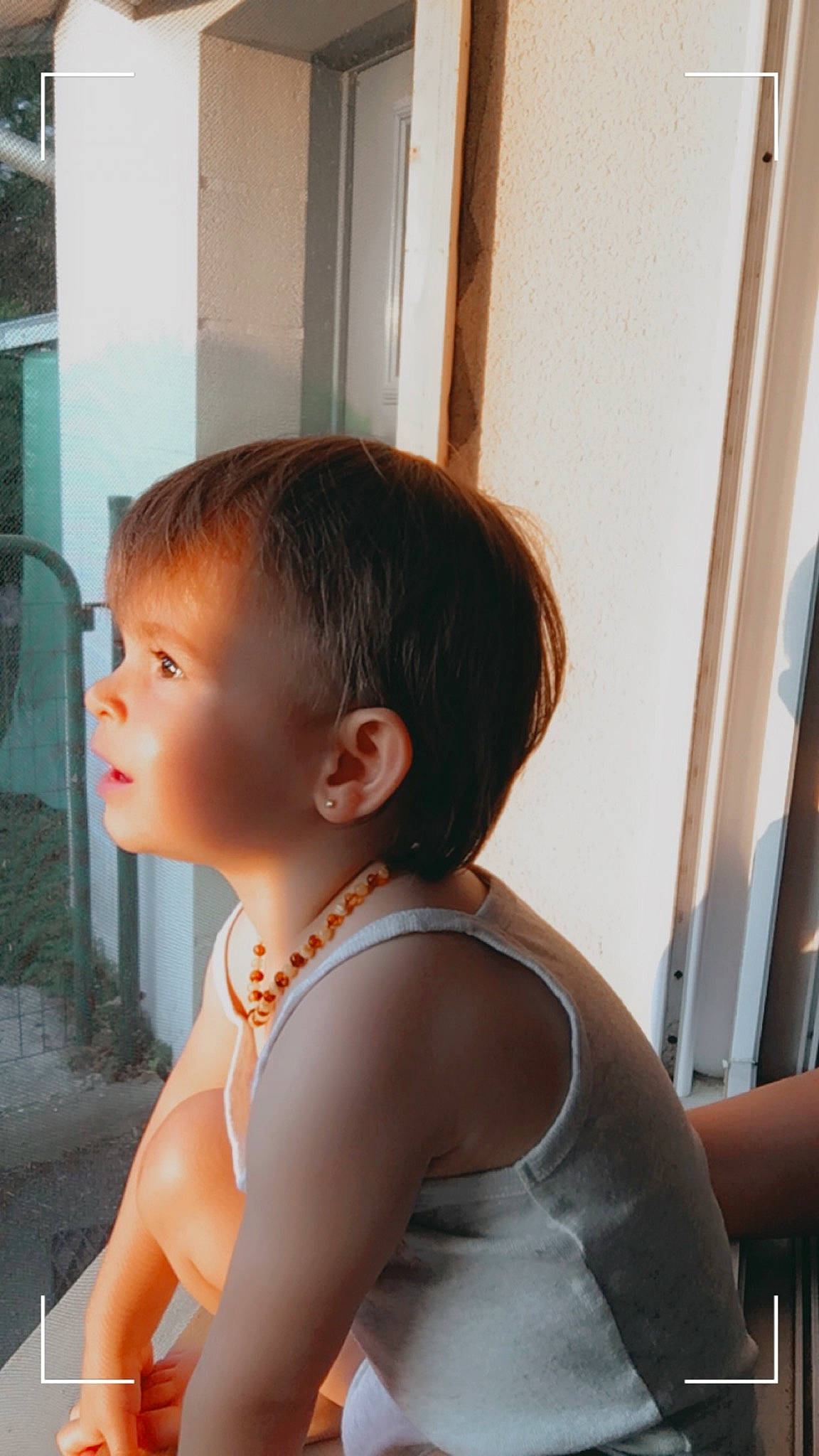 Chloé a rejoint le concours — aidez-le/la à gagner de superbes lots ! black_hair, child, chin, ear, hair, hairstyle, neck, person, shoulder