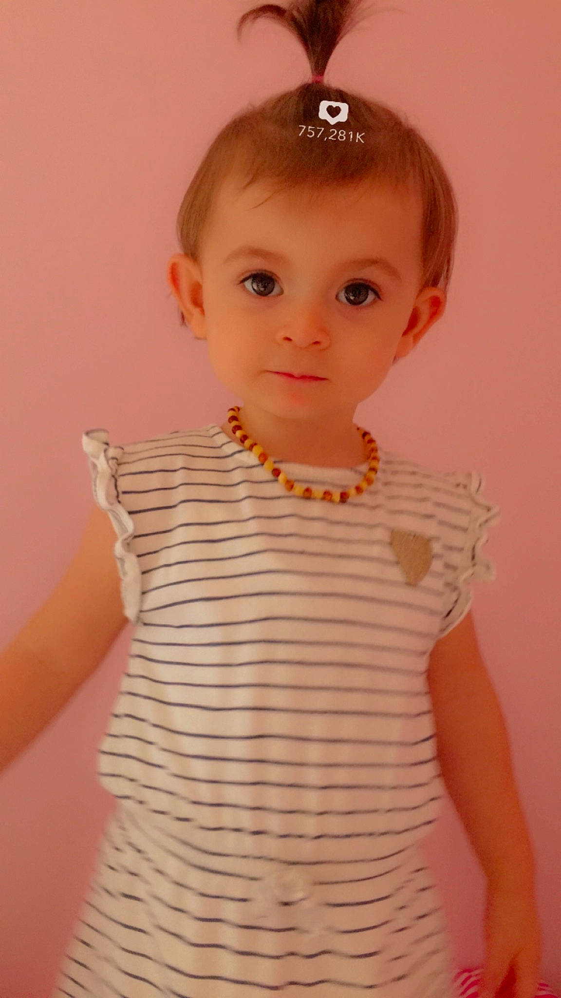 Chloé participe au concours pour gagner de l'argent avec cette photo : cheek, child, clothing, dress, neck, person, pink, sleeve, toddler