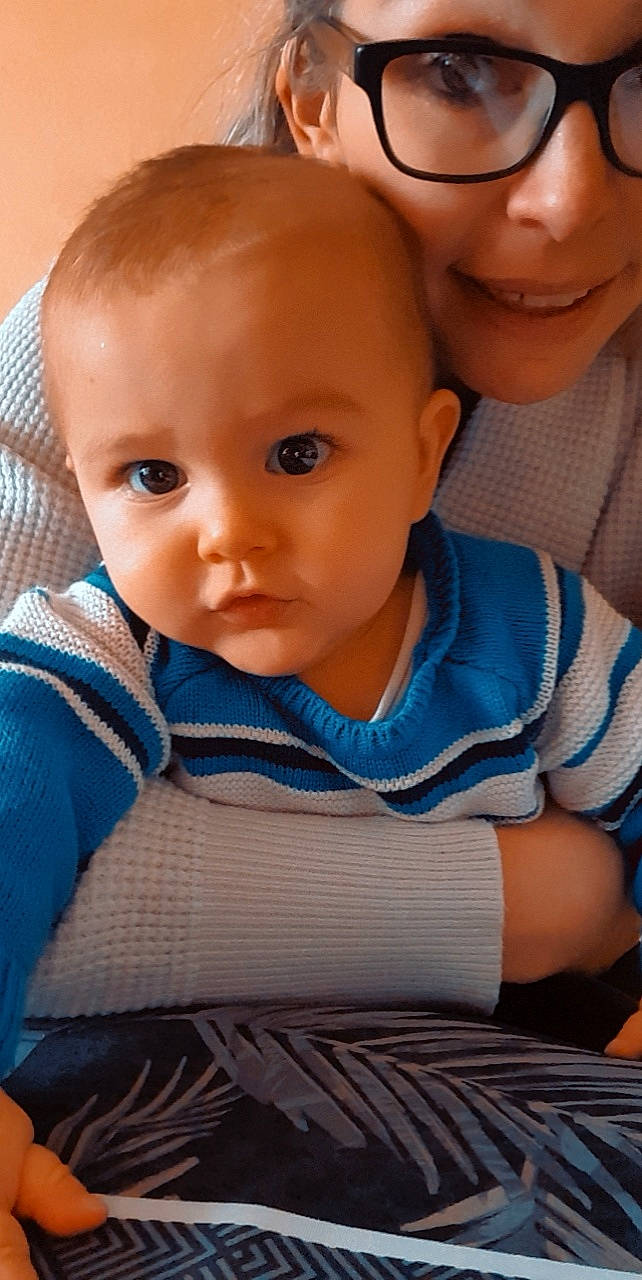 Gabriel participe au concours pour gagner de l'argent avec cette photo : arm, azure, baby, baby_toddler_clothing, cheek, chin, eye, eyebrow, facial_expression, forehead, human, iris, lip, mouth, neck, nose, organ, person, skin, smile