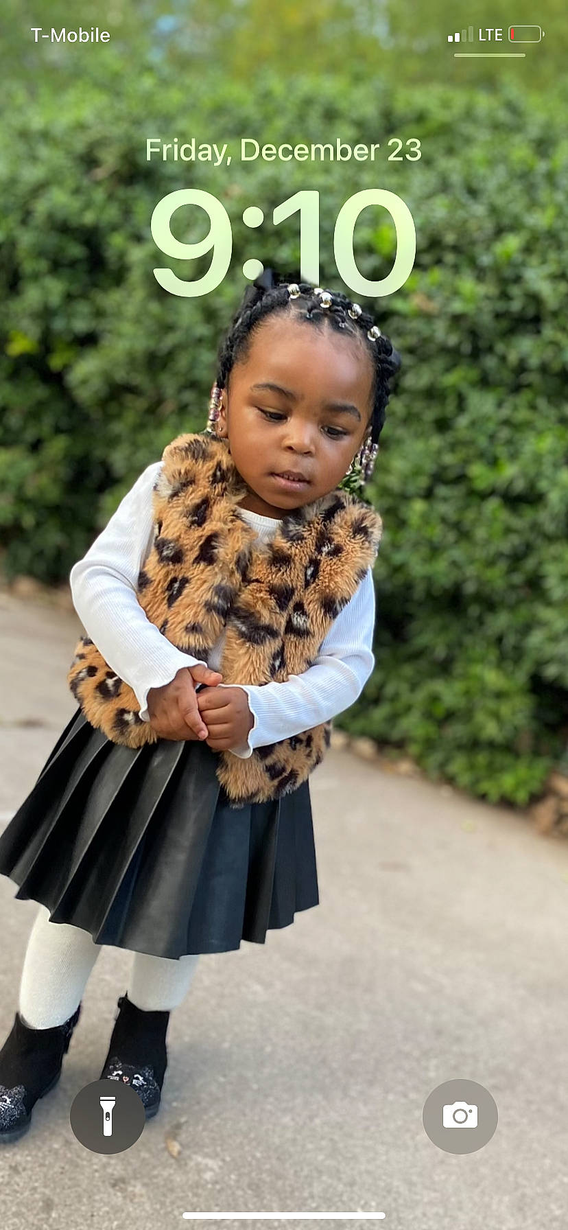 Stori joined the competition — help win amazing prizes! abdomen, day_dress, fashion_accessory, fashion_design, fashion_model, formal_wear, human_leg, jewellery, knee, neck, necklace, pattern, person, plaid, sleeve, tartan, toddler, trunk, uniform, vintage_clothing