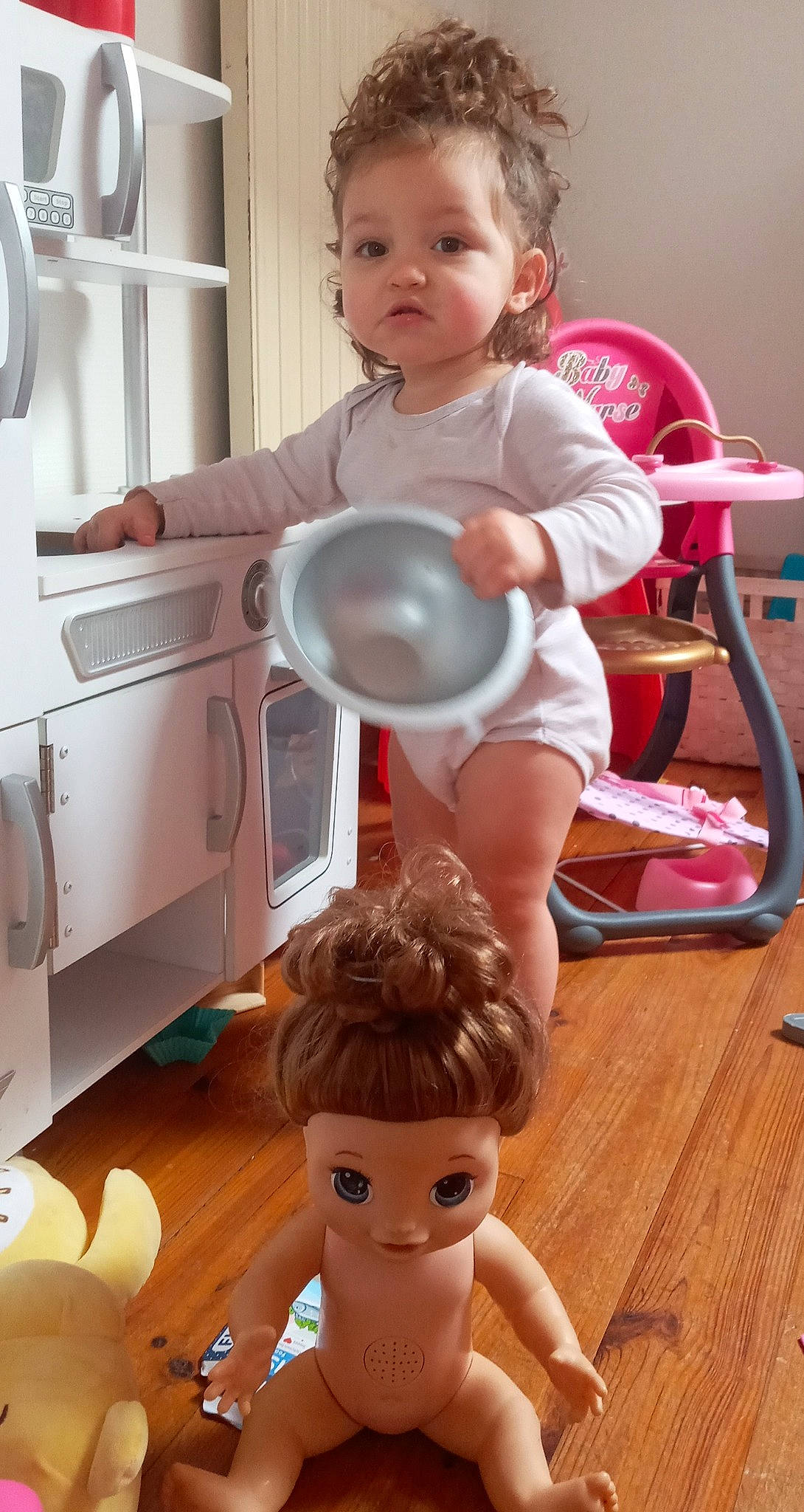 Jahyana a rejoint le concours — aidez-le/la à gagner de superbes lots ! arm, baby, blond, child, flooring, fun, hair, hairstyle, happy, head, home_appliance, joint, muscle, organ, person, skin, standing, toddler, toy, white