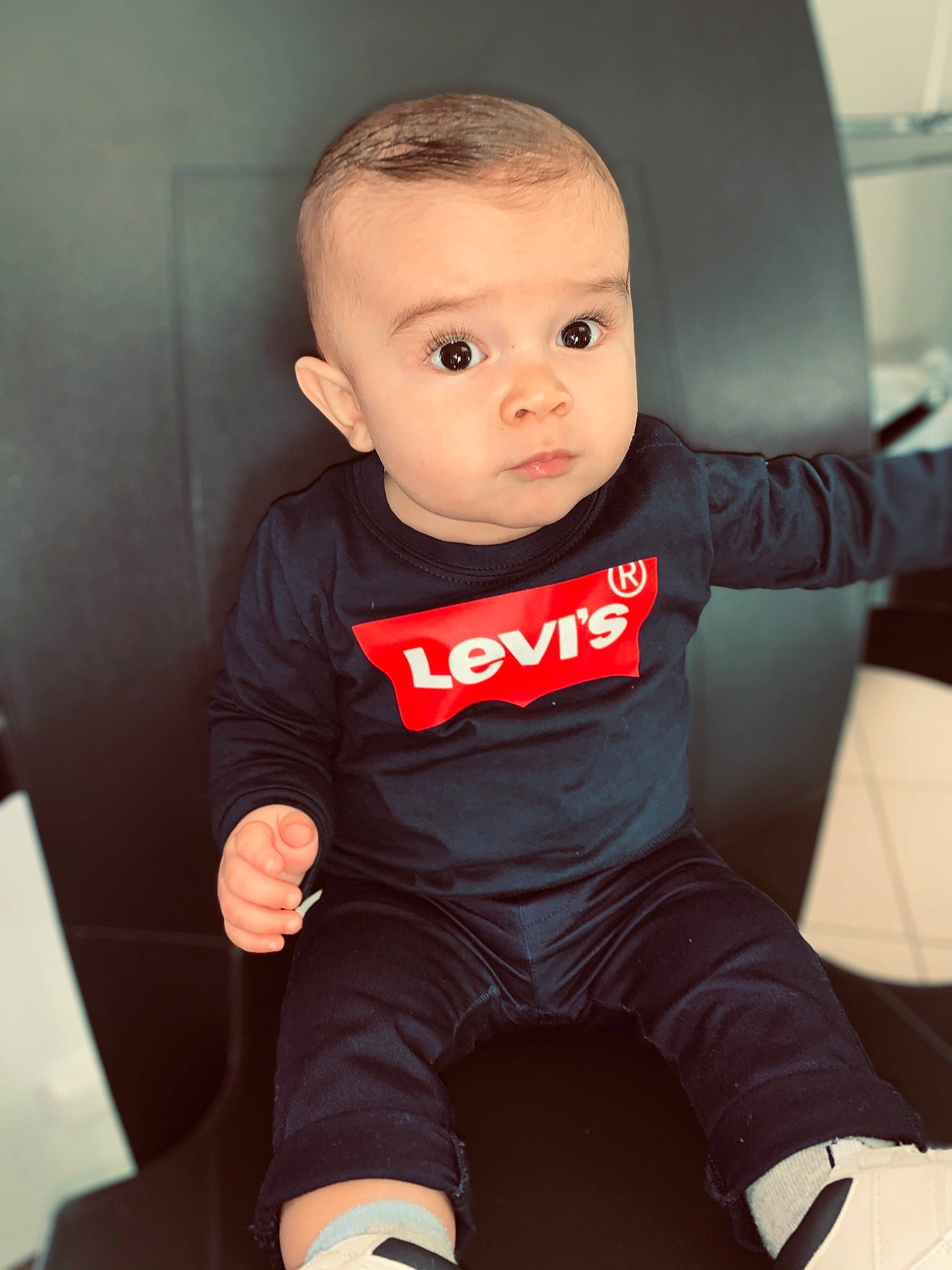 Djayden participe au concours pour gagner de l'argent avec cette photo : baby, baby_toddler_clothing, cheek, child, face, head, lip, person, sitting, skin, sleeve, t_shirt, toddler