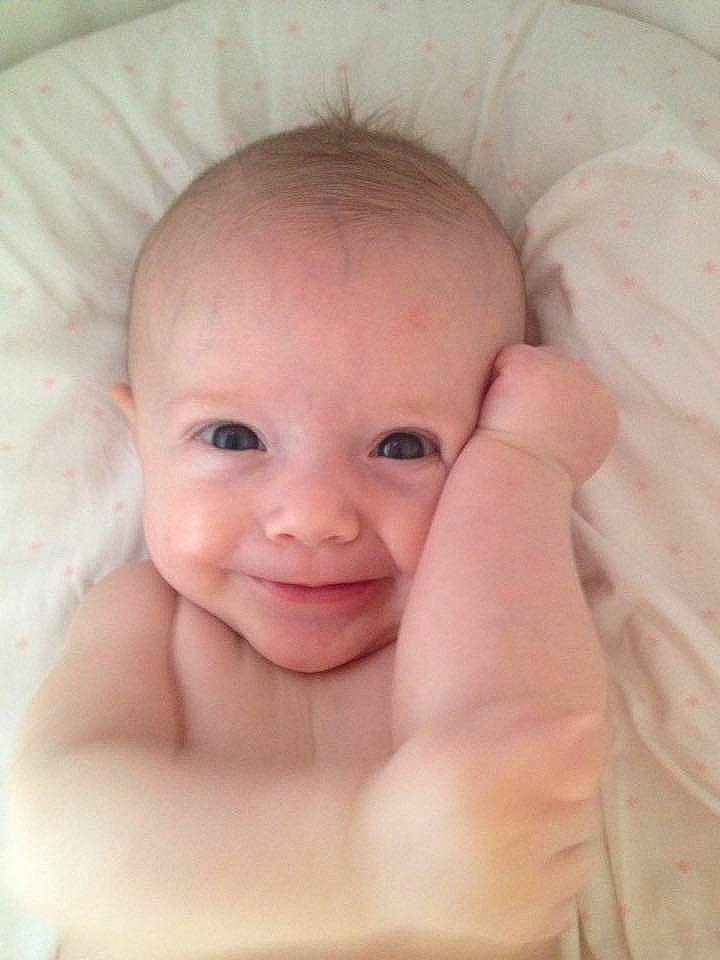 Myléna a rejoint le concours — aidez-le/la à gagner de superbes lots ! cheek, child, chin, close_up, ear, face, finger, forehead, hand, head, infant, lip, mouth, nose, person, skin, toddler