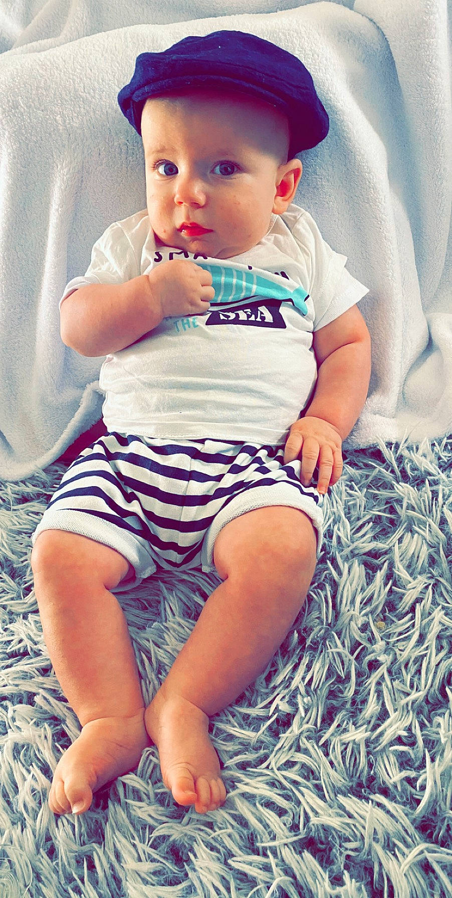 Stanislas a rejoint le concours — aidez-le/la à gagner de superbes lots ! baby, baby_products, baby_toddler_clothing, cheek, child, diaper, eye, leg, person, play, product, sitting, skin, sleeve, smile, thigh, toddler