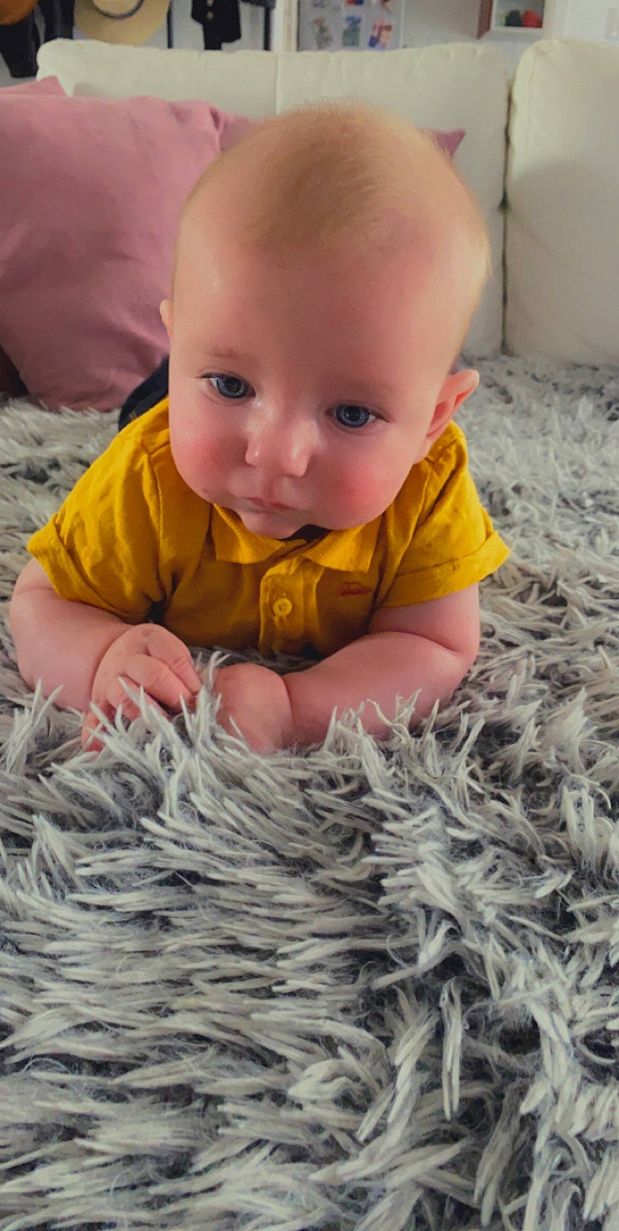 Stanislas participe au concours pour gagner de l'argent avec cette photo : baby, baby_toddler_clothing, cheek, child, eye, face, grass, hand, head, iris, lip, mouth, nose, person, play, skin, smile, toddler, tummy_time