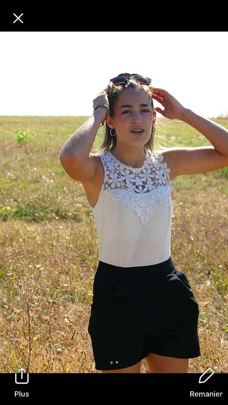 Cassandra participe au concours pour gagner de l'argent avec cette photo : abdomen, fashion_accessory, fun, girl, happiness, headgear, pattern, person, photo_shoot, shoulder, smile, trunk, vacation