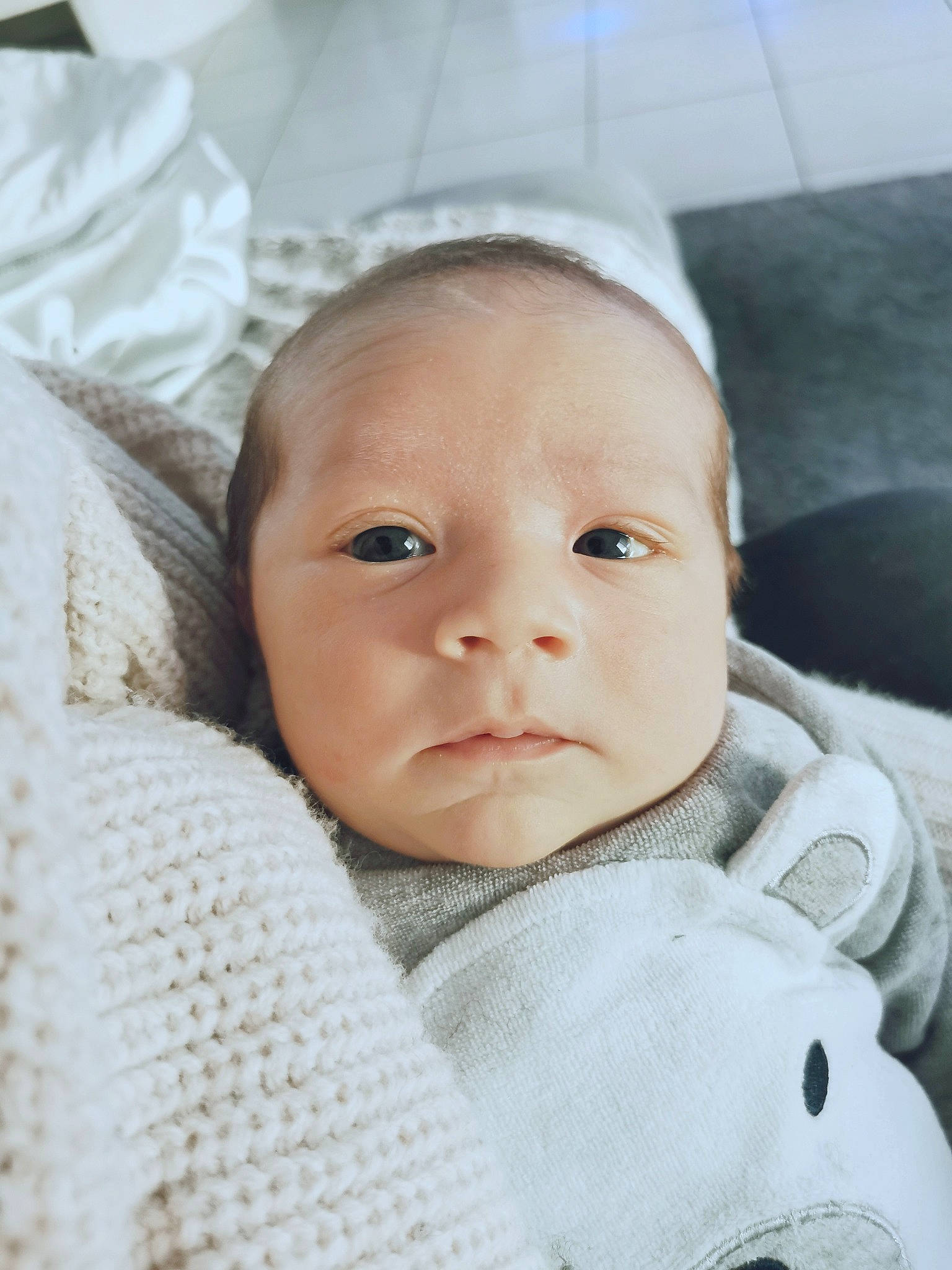 Djulian a rejoint le concours — aidez-le/la à gagner de superbes lots ! baby, baby_products, baby_safety, baby_toddler_clothing, cheek, child, chin, close_up, comfort, eyebrow, eyelash, head, iris, linens, lip, nose, person, skin, sleeve, toddler