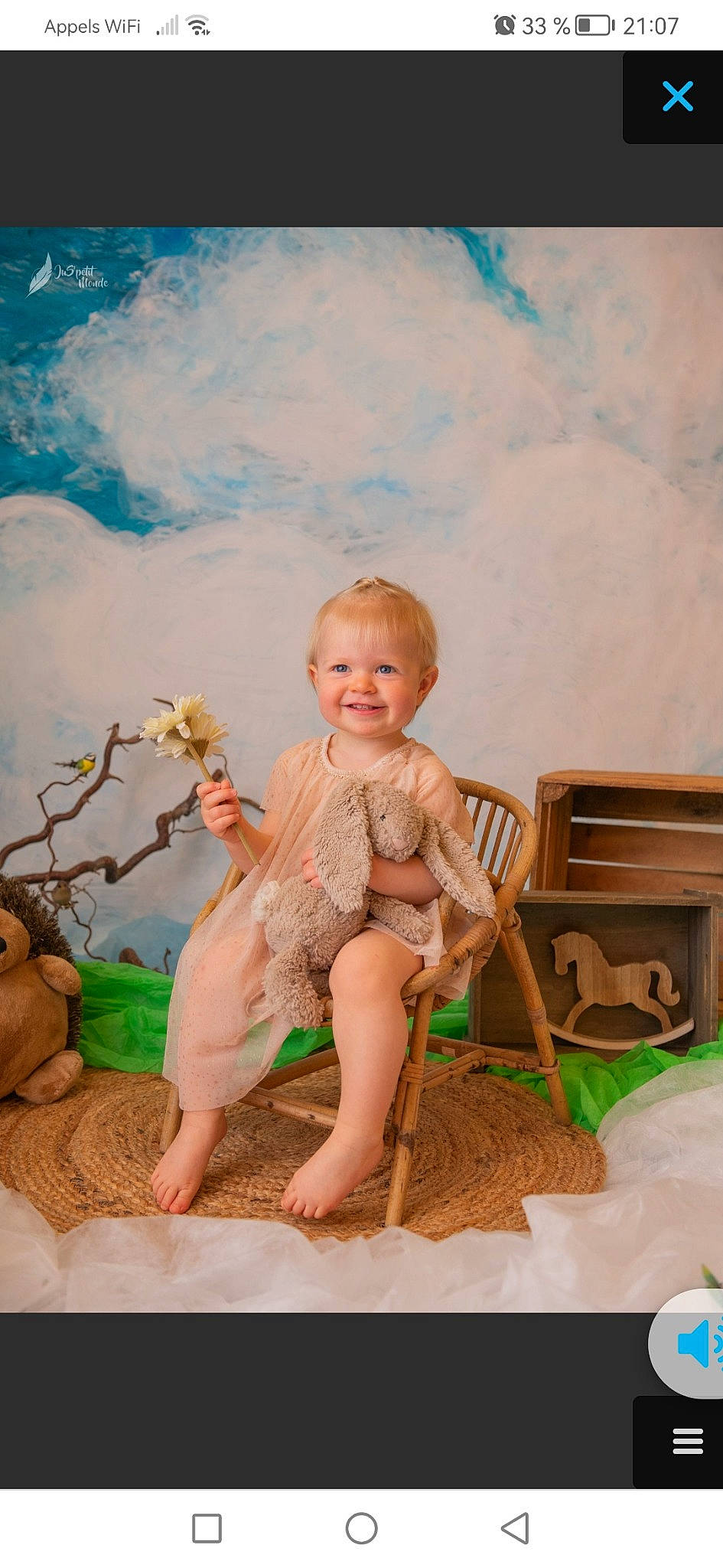 Giulia a rejoint le concours — aidez-le/la à gagner de superbes lots ! art, baby, barefoot, child, eye, fawn, flash_photography, foot, fun, grass, happy, joy, leisure, people_in_nature, person, room, shorts, sitting, smile, toddler