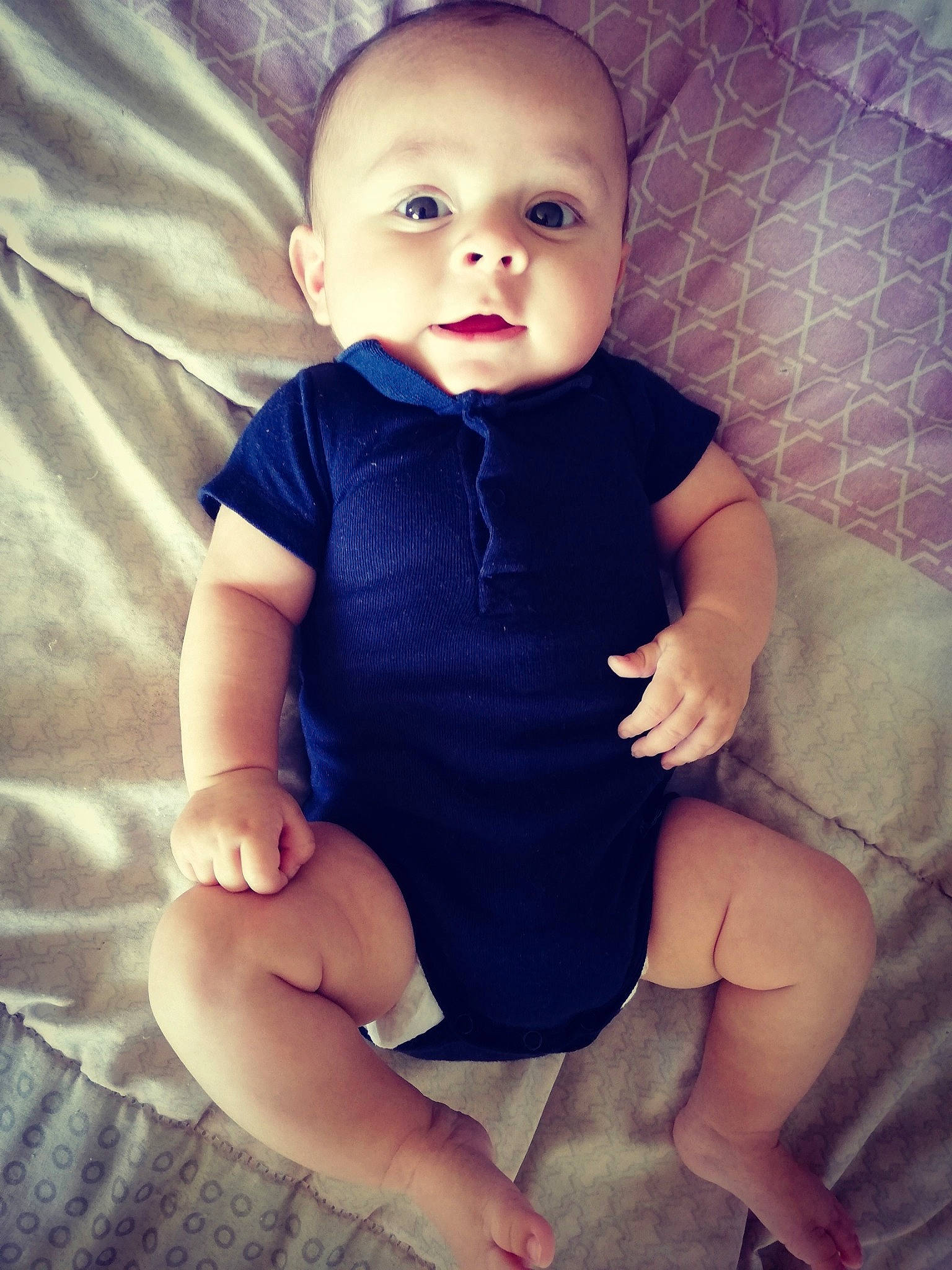 Alézio participe au concours pour gagner de l'argent avec cette photo : arm, baby, baby_toddler_clothing, beauty, blue, cheek, child, chin, eye, face, head, leg, lip, mouth, nose, person, pink, product, sitting, skin