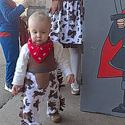 Leonie participe au concours pour gagner de l'argent avec cette photo : bandana, boy, brick_wall, cardboard_prop, child, children, concrete, costume, cow_print, cowboy_costume, girl, group, outdoor, playtime, portrait, red_bandana, sidewalk, sneakers, toddler, white_tights