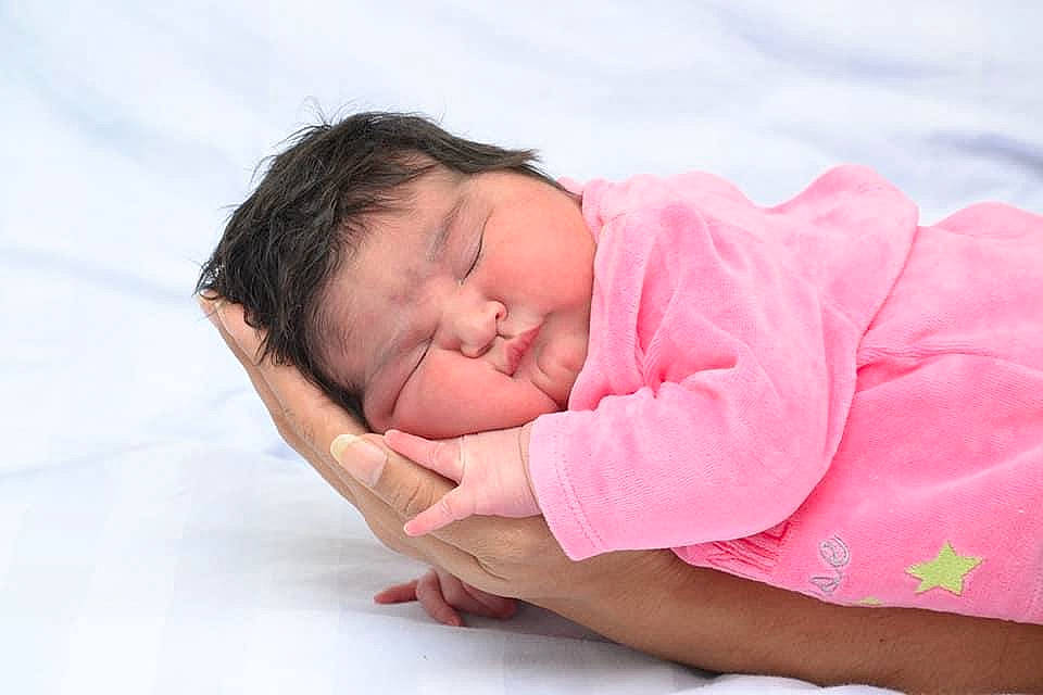 Maitê a rejoint le concours — aidez-le/la à gagner de superbes lots ! baby, baby_sleeping, bedtime, cheek, child, hand, nap, person, photography, pink, skin, sleep, toddler