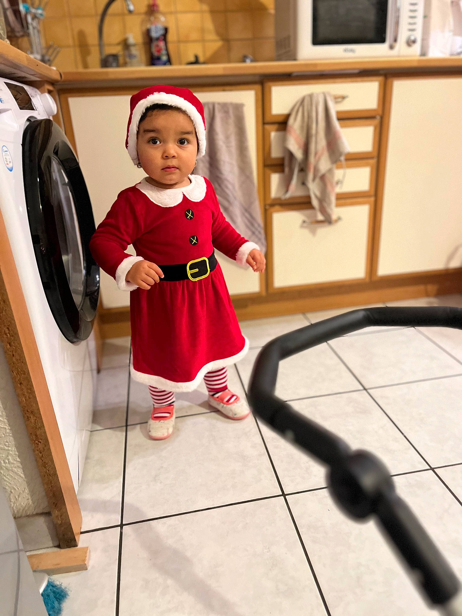 Sia participe au concours pour gagner de l'argent avec cette photo : baby, baby_toddler_clothing, child, door, event, floor, flooring, formal_wear, fun, hardwood, hat, headwear, home_accessories, home_appliance, magenta, person, room, shelf, sneakers, television