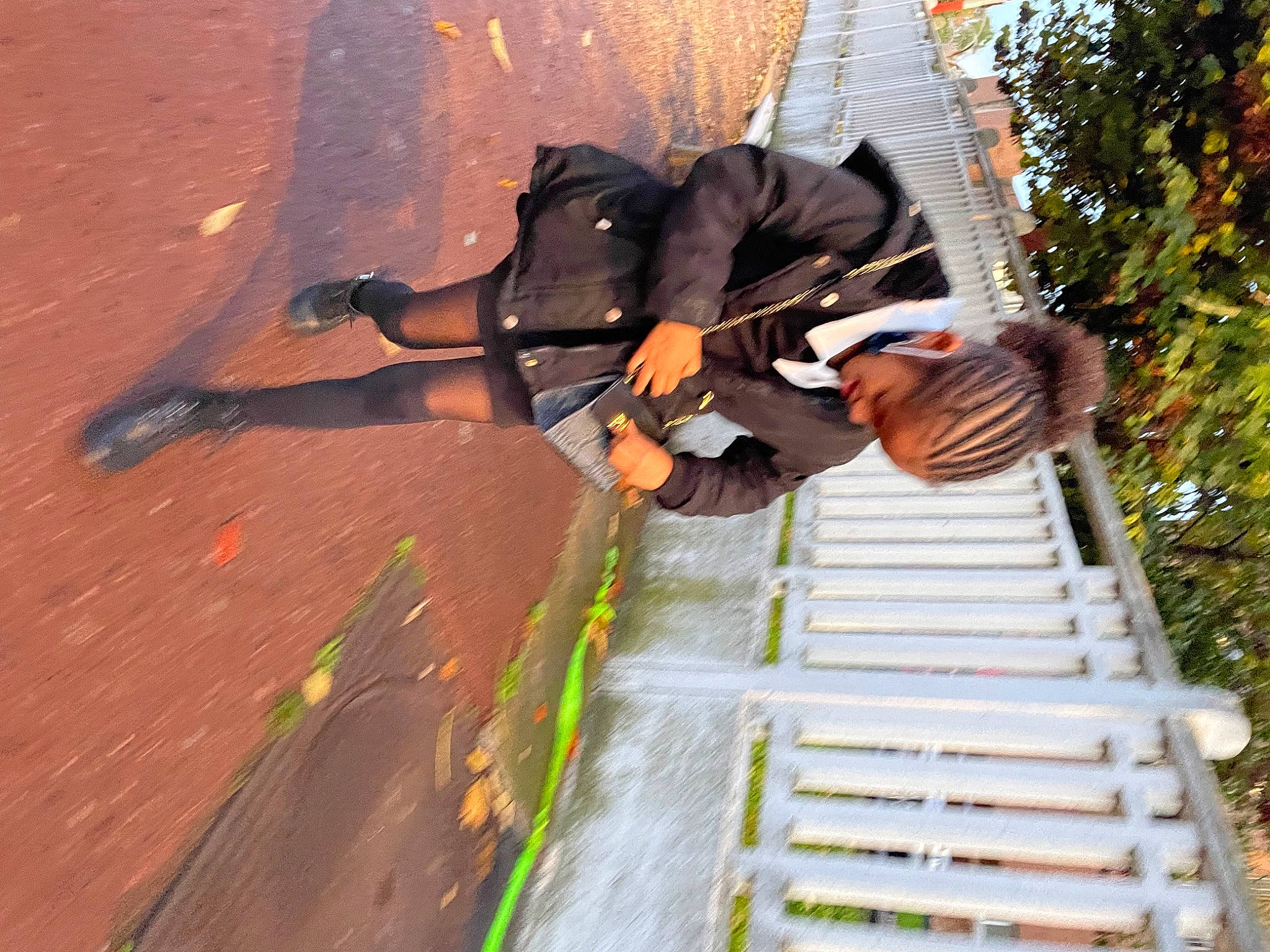 Liyah a rejoint le concours — aidez-le/la à gagner de superbes lots ! adventure, flooring, fun, leisure, person, recreation, shadow, stairs, tree, walking_shoe, wood