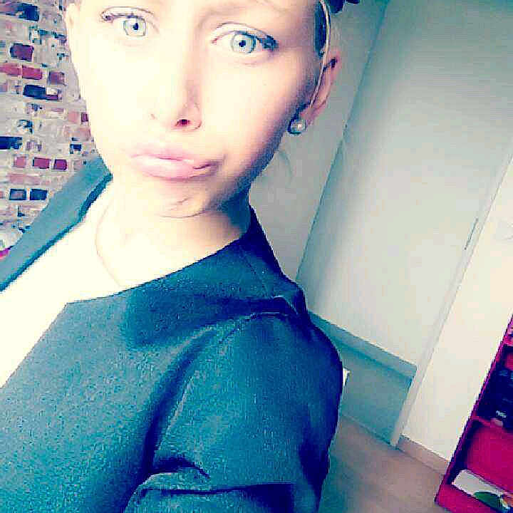 Leonie participe au concours pour gagner de l'argent avec cette photo :