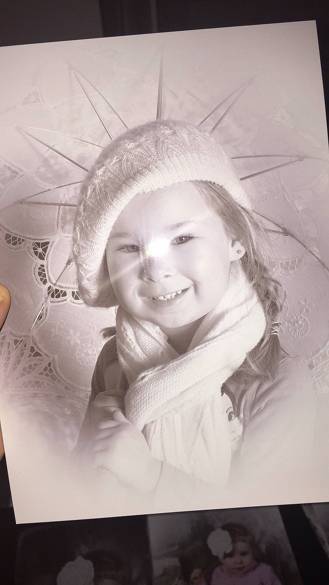 Tina a rejoint le concours — aidez-le/la à gagner de superbes lots ! drawing, illustration, image, photograph, photography, portrait, sketch, white