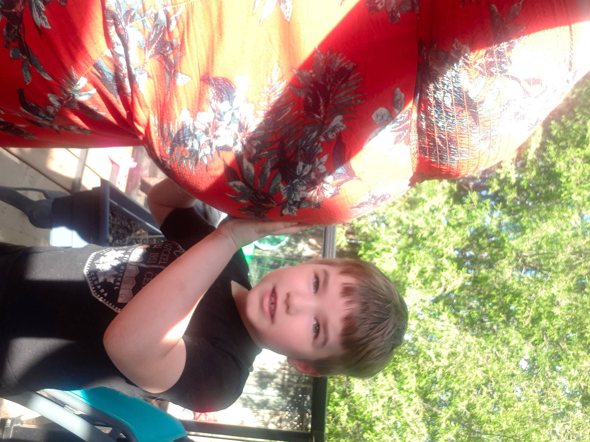 Will is registered to the contest to win money with this photo: automotive_exterior, balloon, carmine, child, coquelicot, fun, grass, happy, leaf, leisure, party_supply, people_in_nature, person, photograph, plant, recreation, snapshot, sunlight, tints_and_shades, toddler