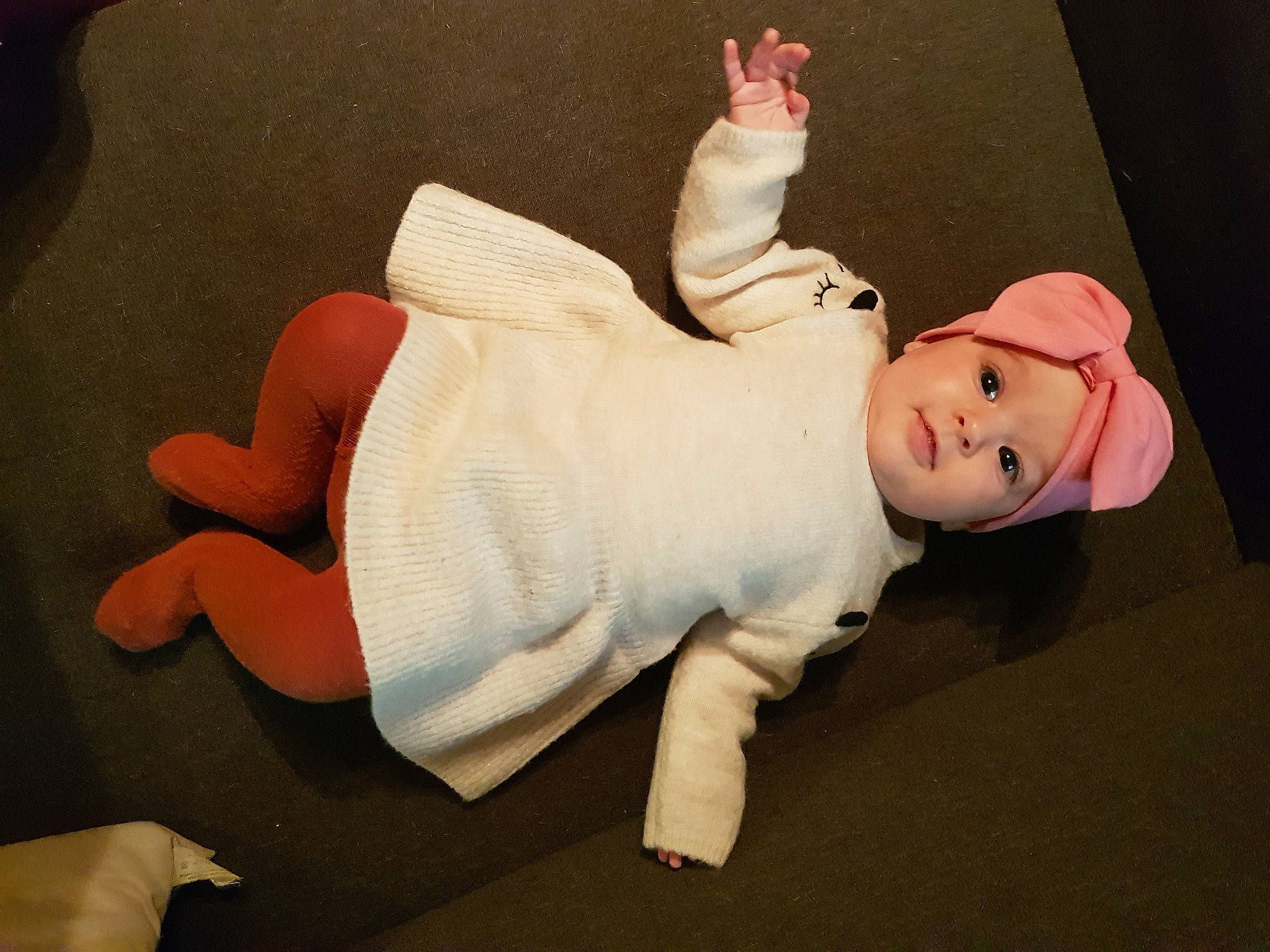 Cléa participe au concours pour gagner de l'argent avec cette photo : baby, baby_products, baby_toddler_clothing, carmine, cheek, child, comfort, costume, foot, fur, hat, headwear, outerwear, person, room, sitting, sleeve, smile, thumb, toddler