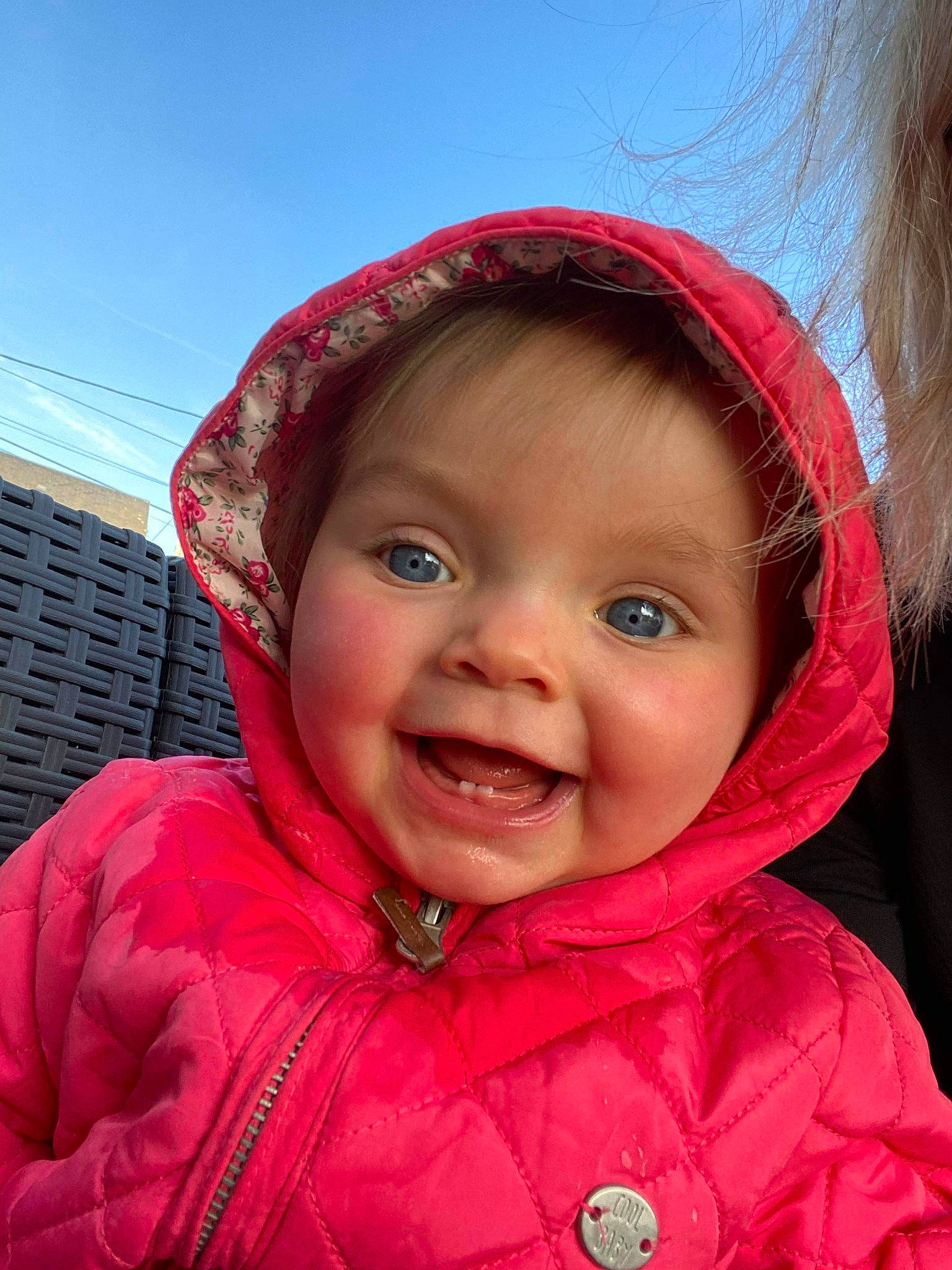 Judith participe au concours pour gagner de l'argent avec cette photo : beauty, cheek, eyebrow, fun, happy, headwear, hood, iris, jacket, joy, lip, magenta, nose, person, pink, recreation, red, skin, sky, sleeve