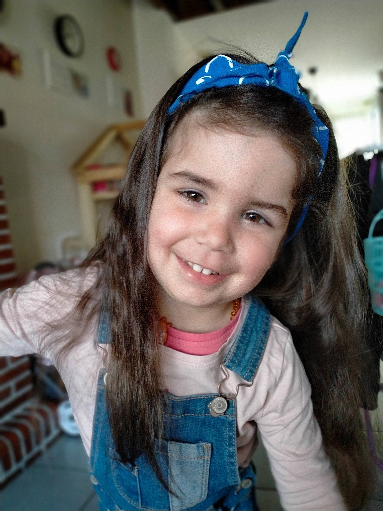 Linaya participe au concours pour gagner de l'argent avec cette photo : black_hair, blue, cheek, chin, cool, ear, eye, eyebrow, facial_expression, fashion, hairstyle, happy, iris, joy, lip, people, person, skin, sleeve, smile