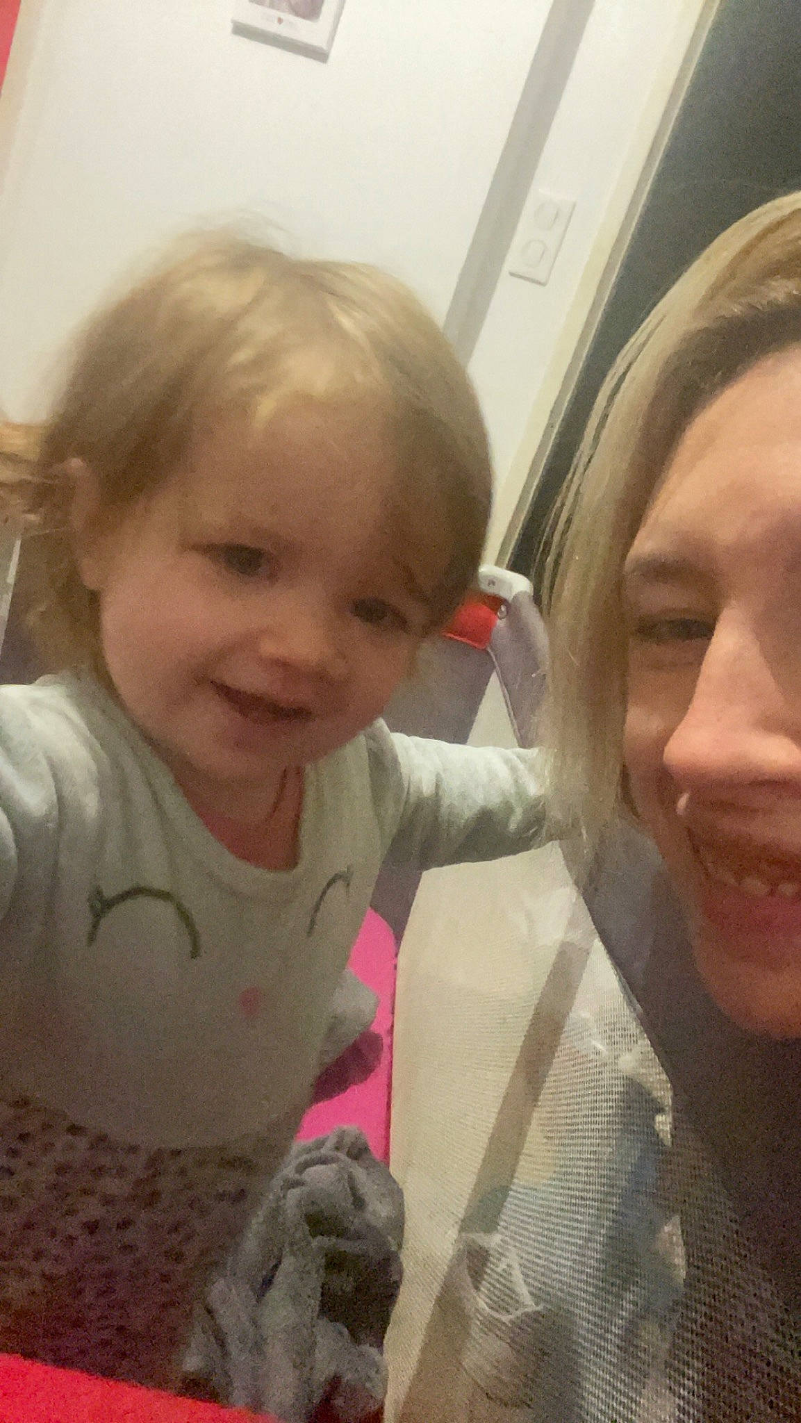 Christianah a rejoint le concours — aidez-le/la à gagner de superbes lots ! cheek, chin, cloud, ear, eye, eyelash, face, finger, forehead, gesture, hand, happy, iris, joy, lip, mouth, nose, organ, person, skin