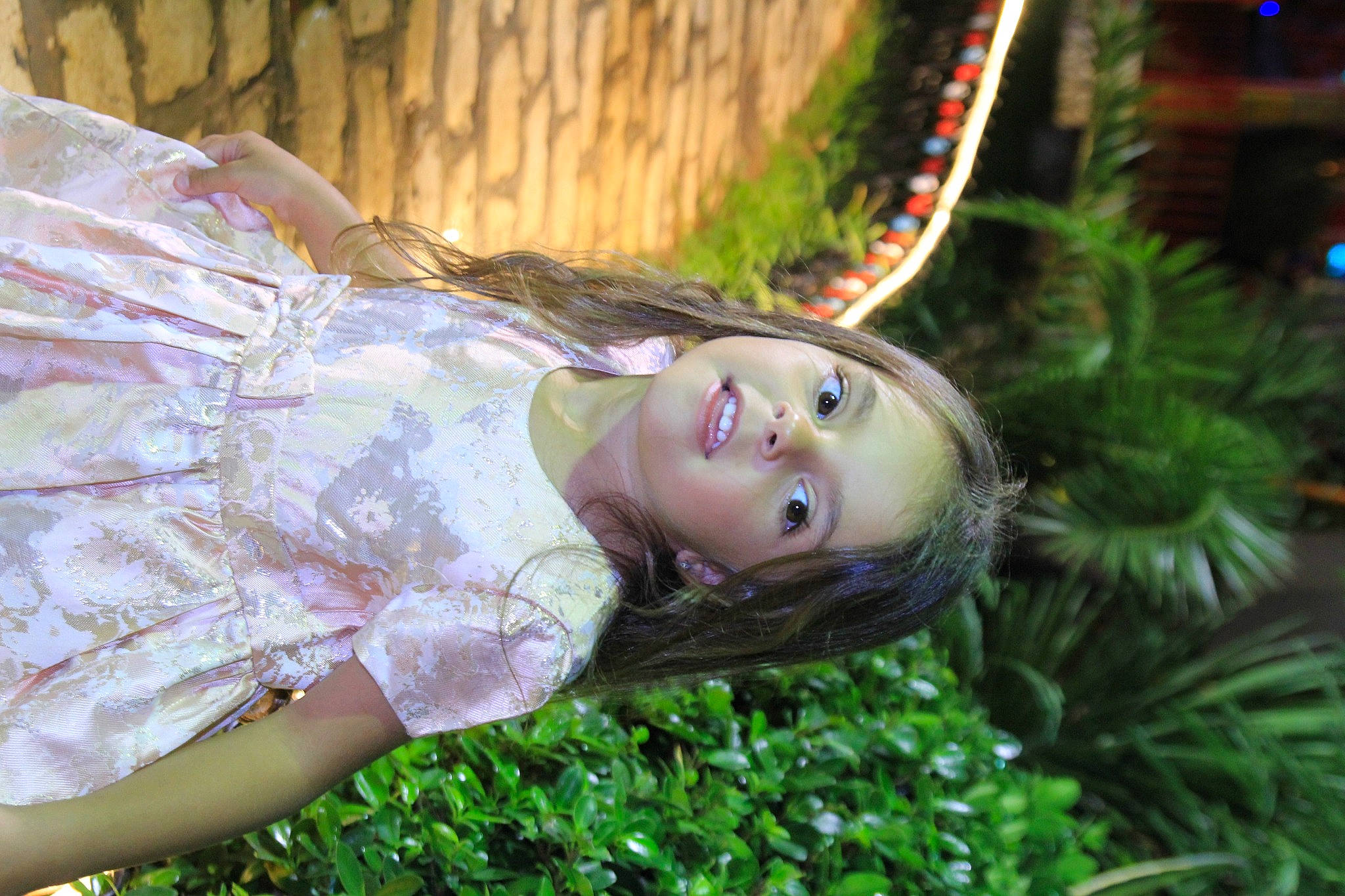 Mellina participe au concours pour gagner de l'argent avec cette photo : child, christmas_tree, conifer, event, evergreen, fawn, fir, fun, garden, grass, happy, holiday, jewellery, leisure, ornament, people_in_nature, person, plant, portrait_photography, tree