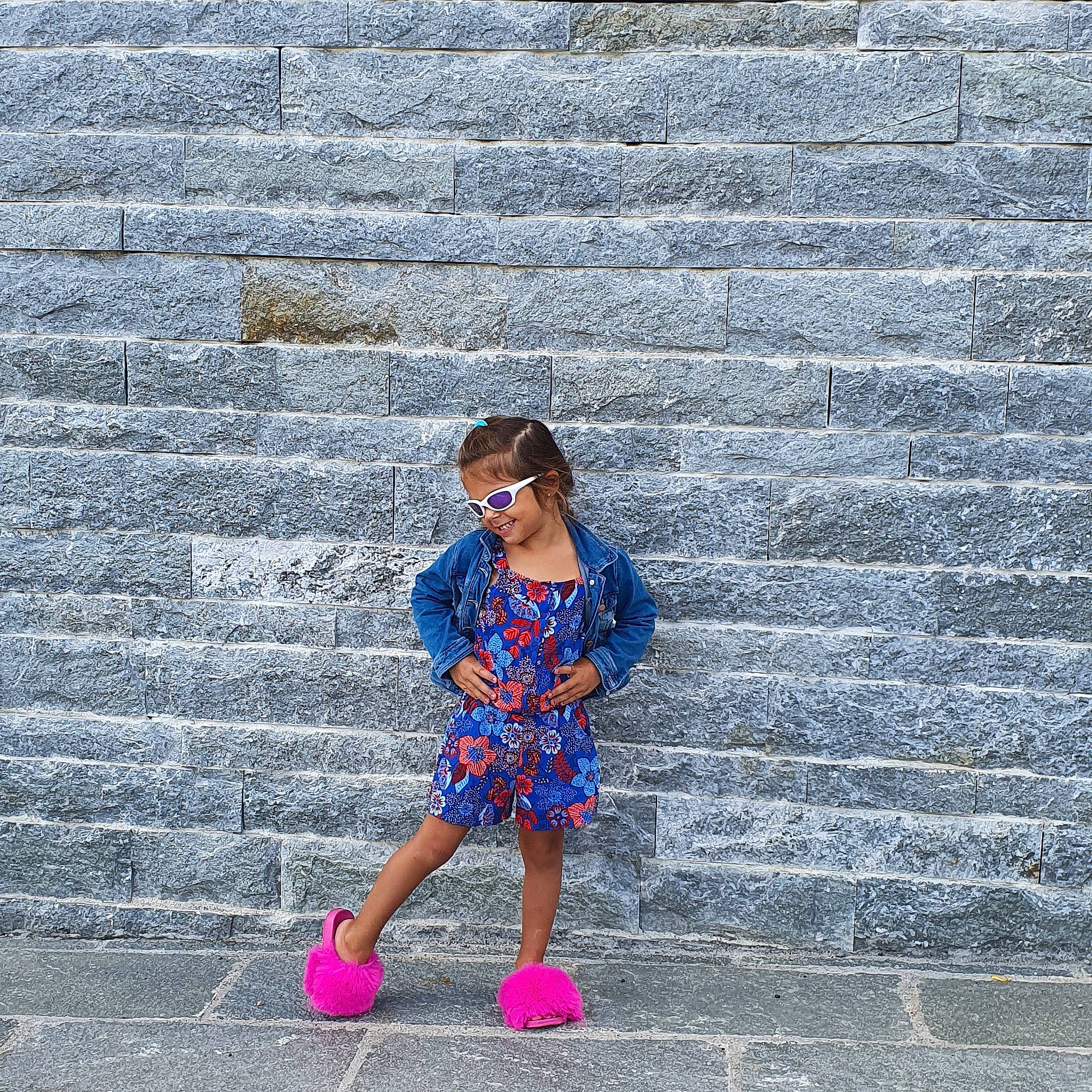 Mellina participe au concours pour gagner de l'argent avec cette photo : asphalt, azure, brick, child, day_dress, denim, dress, electric_blue, eyewear, human_leg, joy, leisure, magenta, pattern, people_in_nature, person, plant, purple, road_surface, shadow