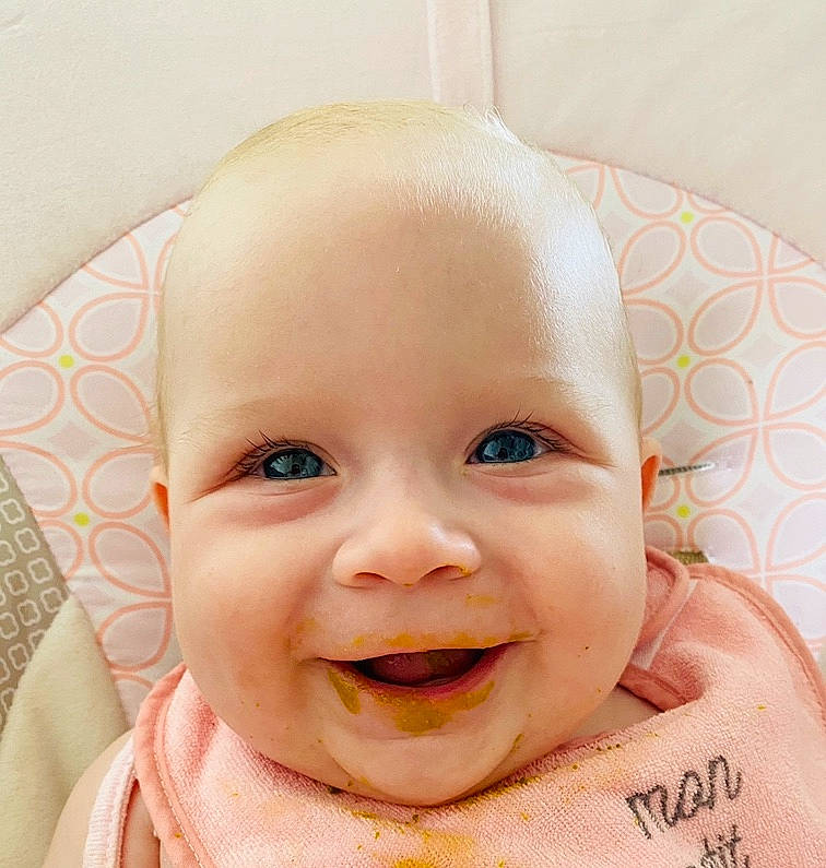 Lana participe au concours pour gagner de l'argent avec cette photo : baby, baby_laughing, baby_making_funny_faces, cheek, child, chin, close_up, eye, eyebrow, face, facial_expression, forehead, happy, head, joy, lip, mouth, nose, person, skin