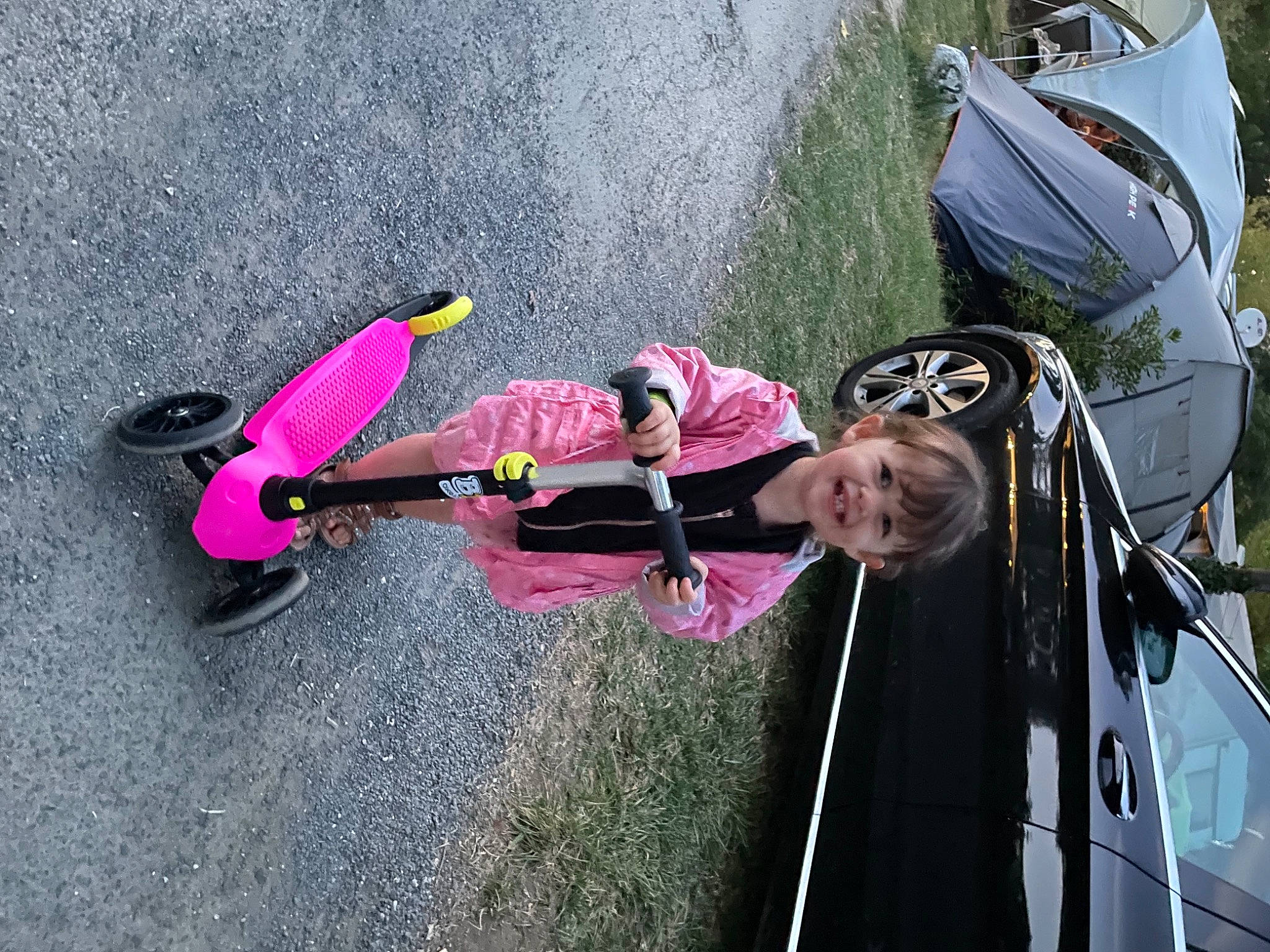 Elsa participe au concours pour gagner de l'argent avec cette photo : asphalt, automotive_exterior, automotive_tire, bicycle, bicycle_accessory, bicycle_frame, bicycle_wheel, bicycles_equipment_and_supplies, helmet, joy, leisure, motor_vehicle, outdoor_recreation, person, product, recreation, tire, toddler, vehicle, vehicle_door