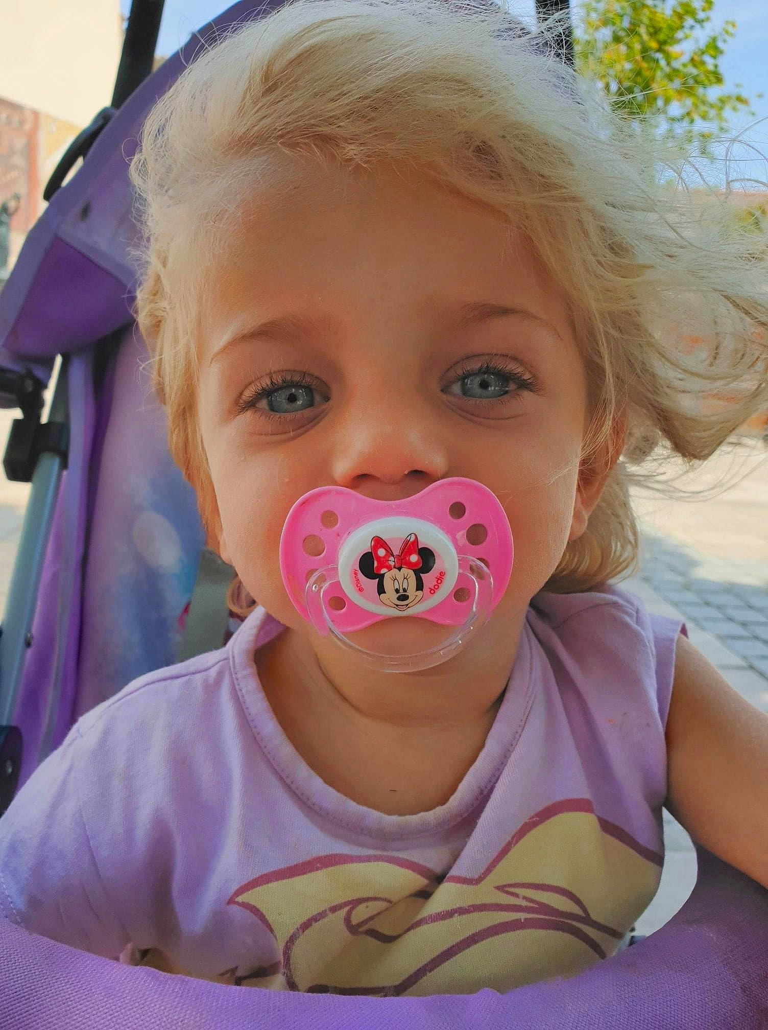 Nehemie participe au concours pour gagner de l'argent avec cette photo : baby, baby_toddler_clothing, cheek, chin, ear, eyebrow, eyelash, facial_expression, fun, grass, hairstyle, happy, iris, lip, mouth, nose, person, photograph, pink, skin