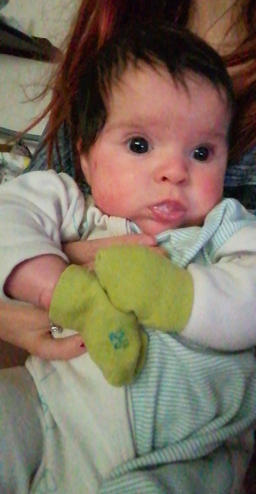 éloan participe au concours pour gagner de l'argent avec cette photo : arm, baby, baby_products, baby_toddler_clothing, cheek, child, eyebrow, eyelash, finger, gesture, hand, happy, lip, mouth, nail, nose, person, skin, stuffed_toy, surprise