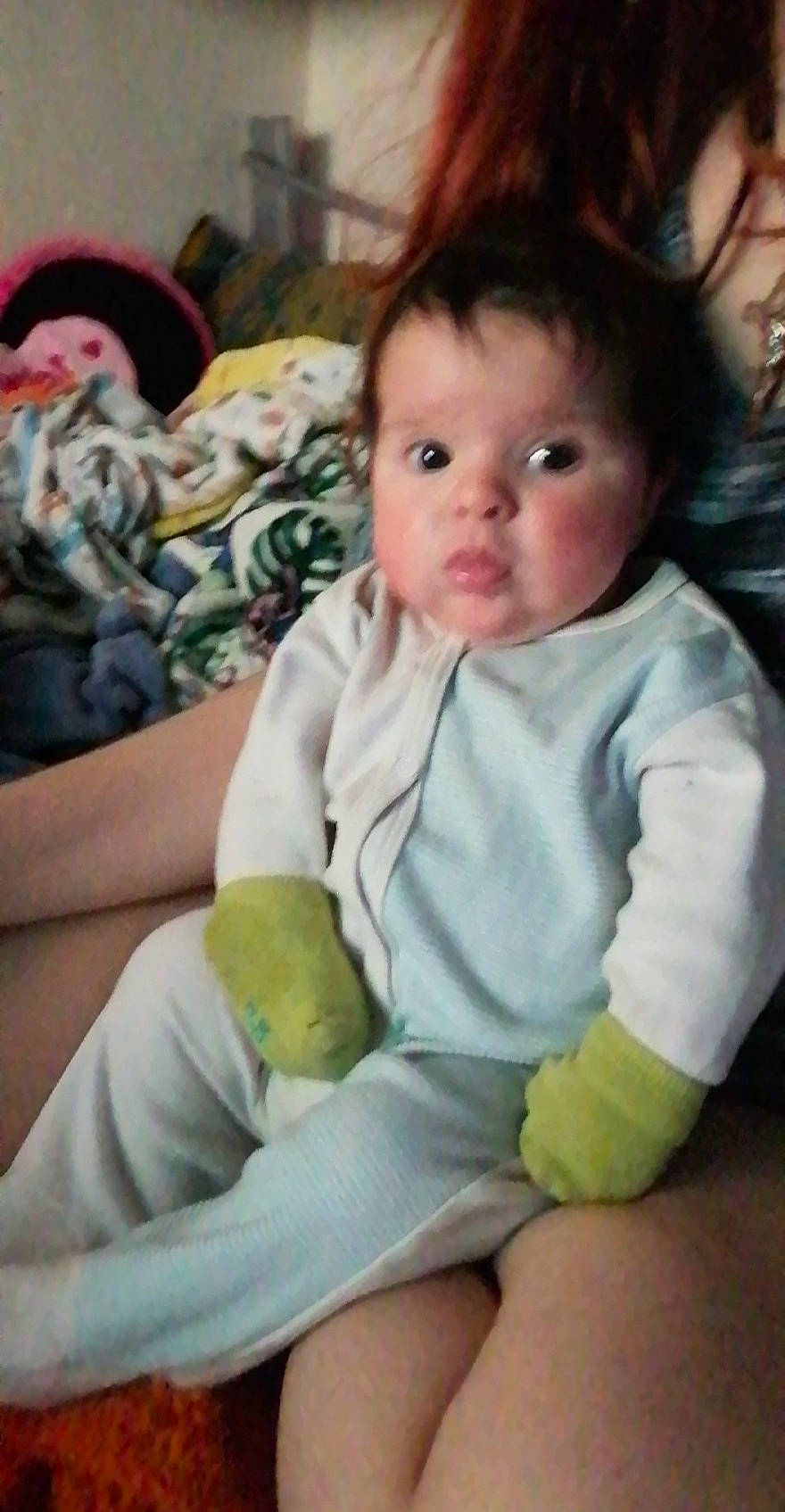 éloan participe au concours pour gagner de l'argent avec cette photo : baby, baby_toddler_clothing, cheek, chin, eye, eyebrow, finger, hair, happy, head, human_body, iris, mammal, mouth, neck, nose, person, skin, thumb, toddler