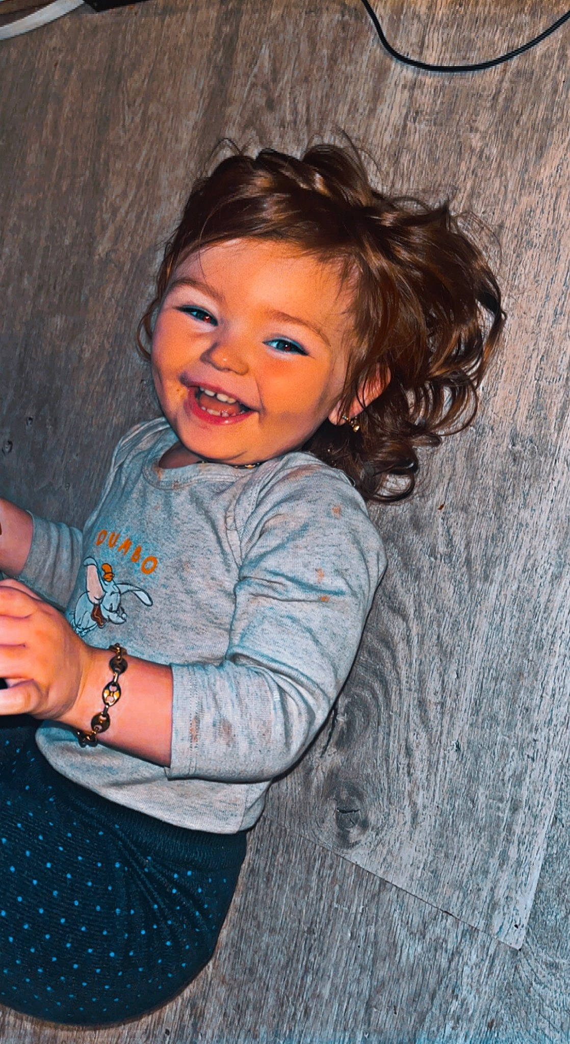 Shaïnna participe au concours pour gagner de l'argent avec cette photo : blond, cheek, cool, electric_blue, eye, flash_photography, fun, gesture, hair, happy, head, iris, joy, lip, nose, organ, person, skin, smile, standing